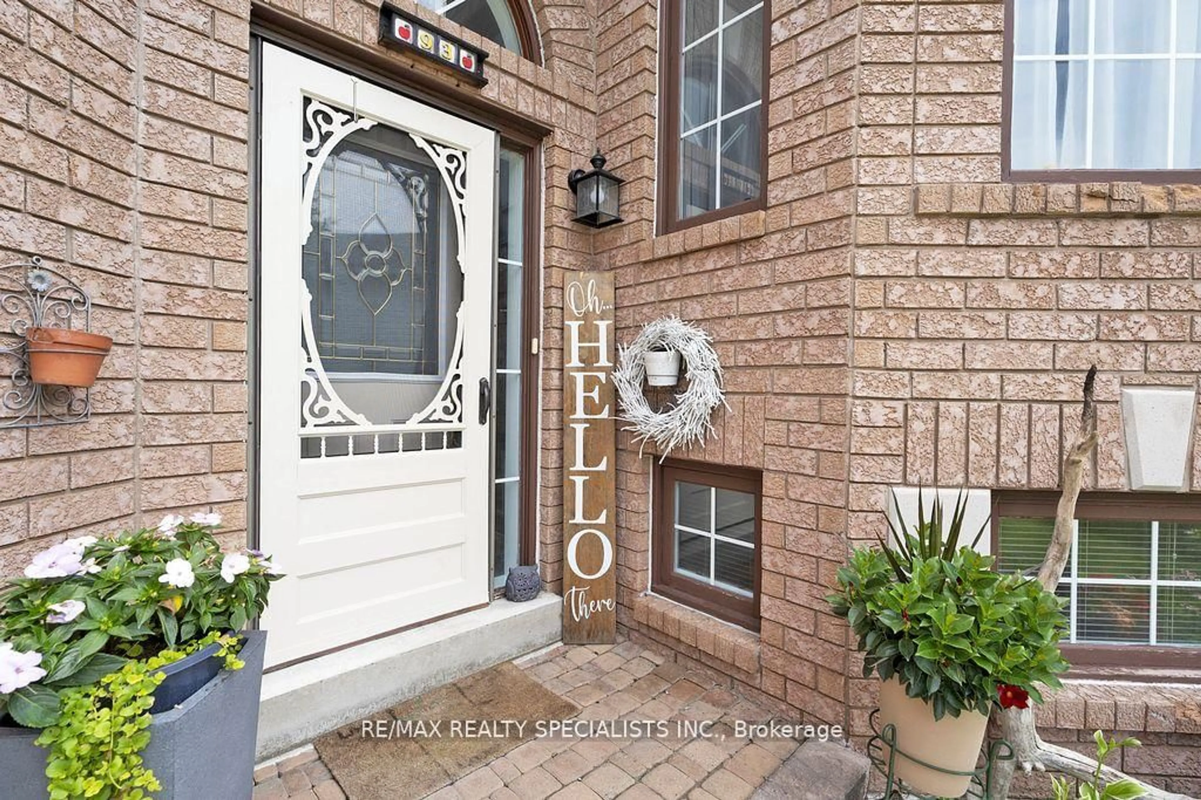 Indoor entryway for 93 Glen Eton Rd, Wasaga Beach Ontario L9Z 1E8