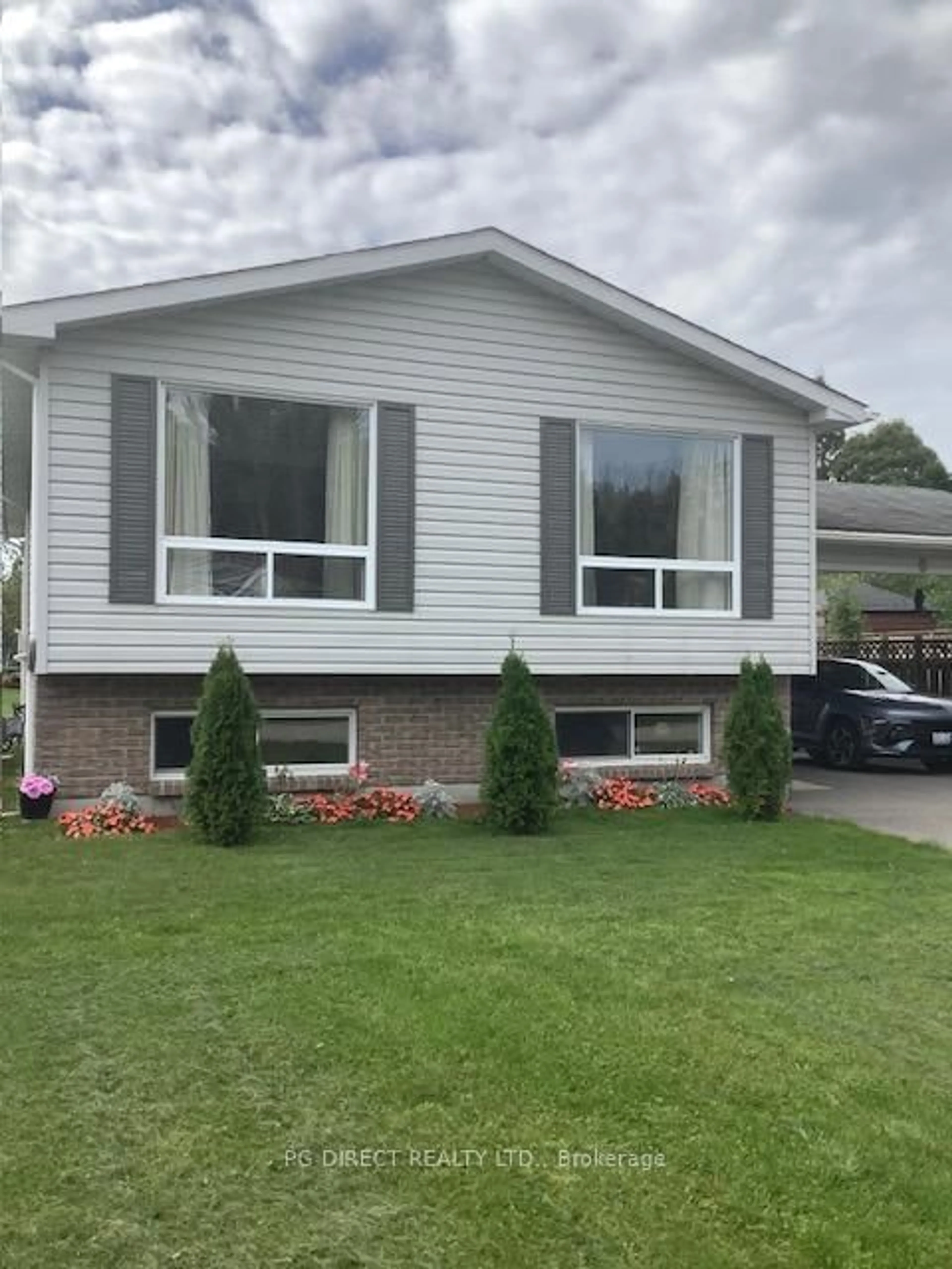 Home with vinyl exterior material, street for 9 Brick Pond Rd, Severn Ontario L0K 1E0
