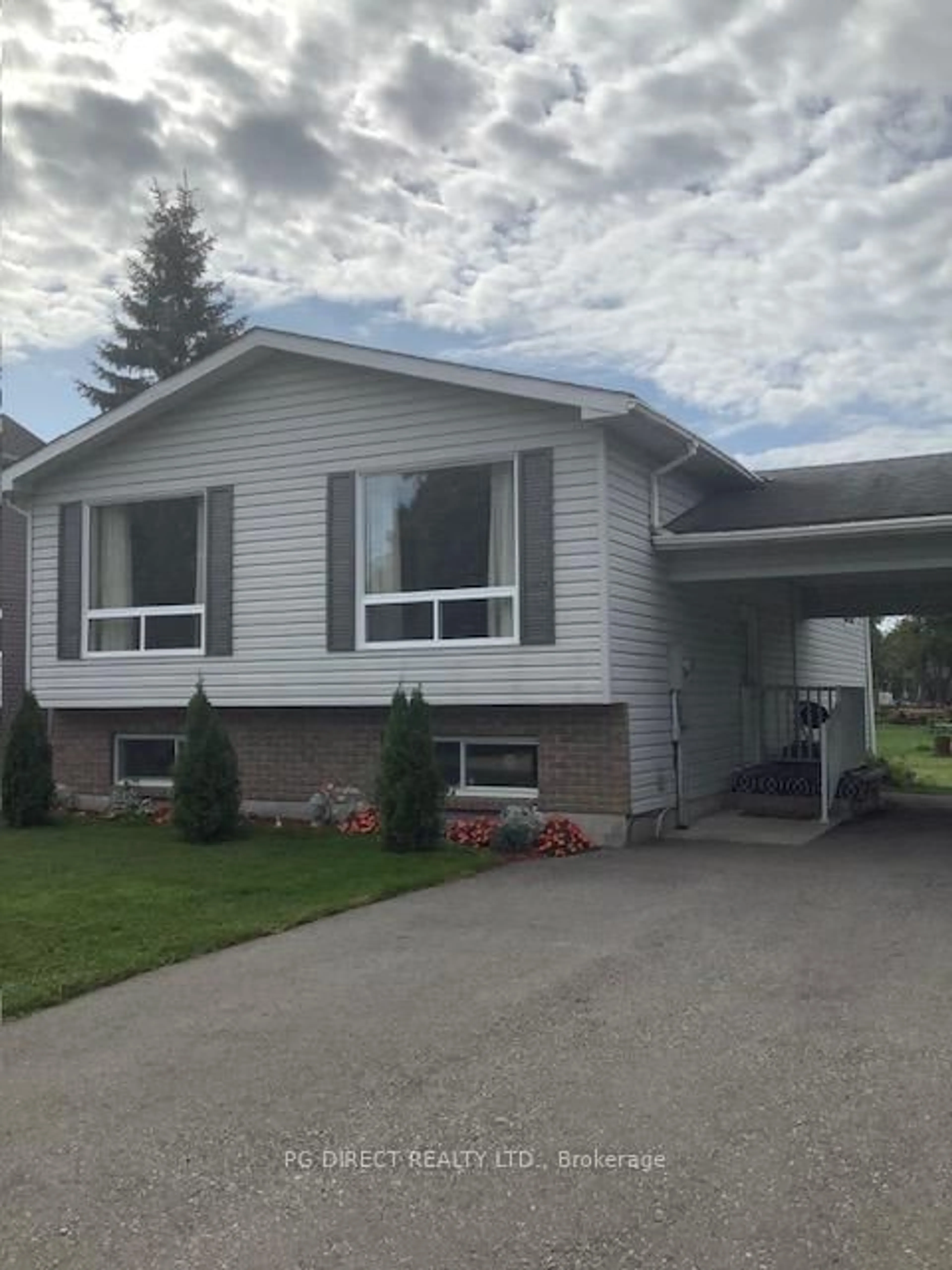 Home with vinyl exterior material, street for 9 Brick Pond Rd, Severn Ontario L0K 1E0