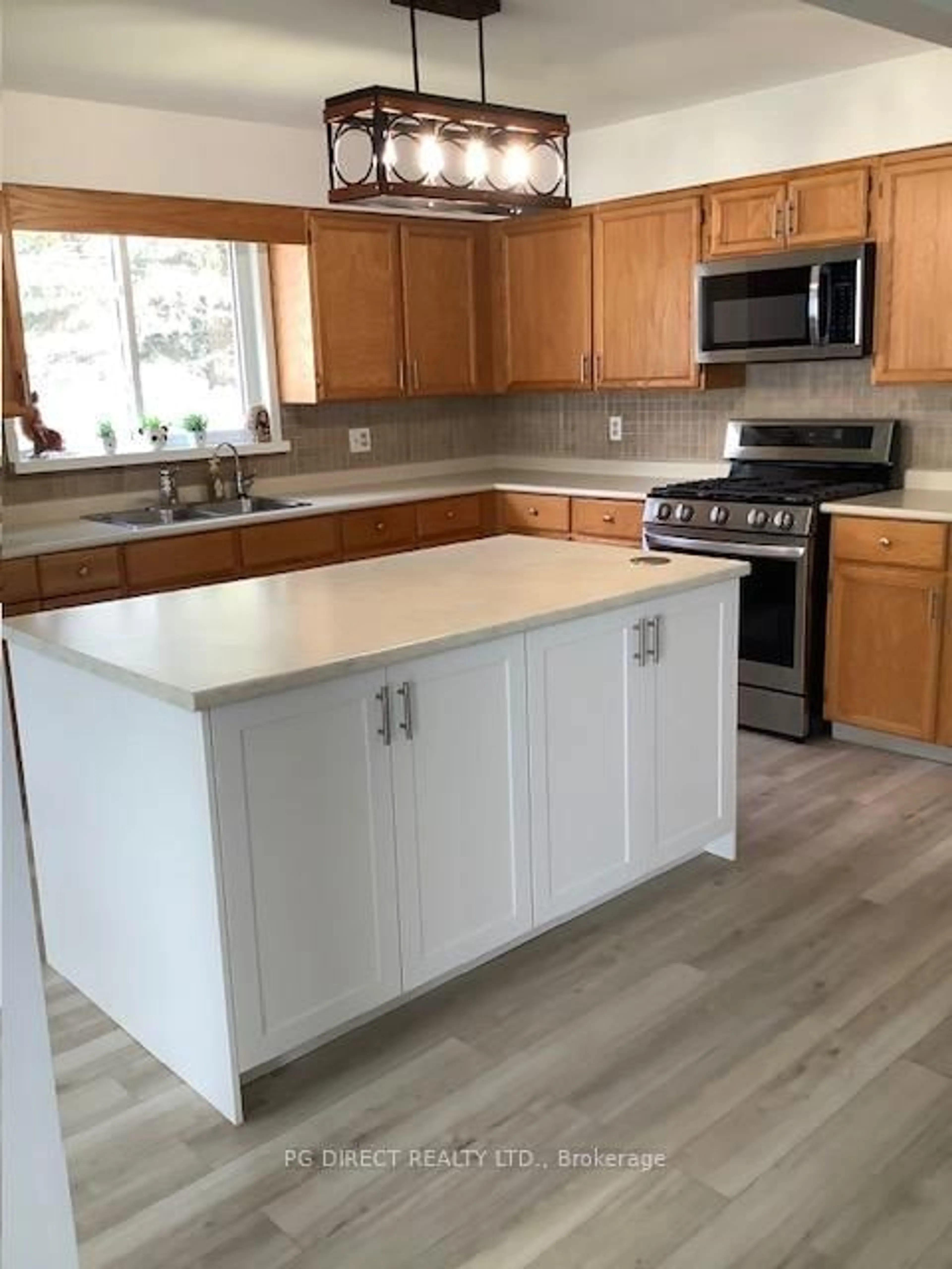 Open concept kitchen, unknown for 9 Brick Pond Rd, Severn Ontario L0K 1E0