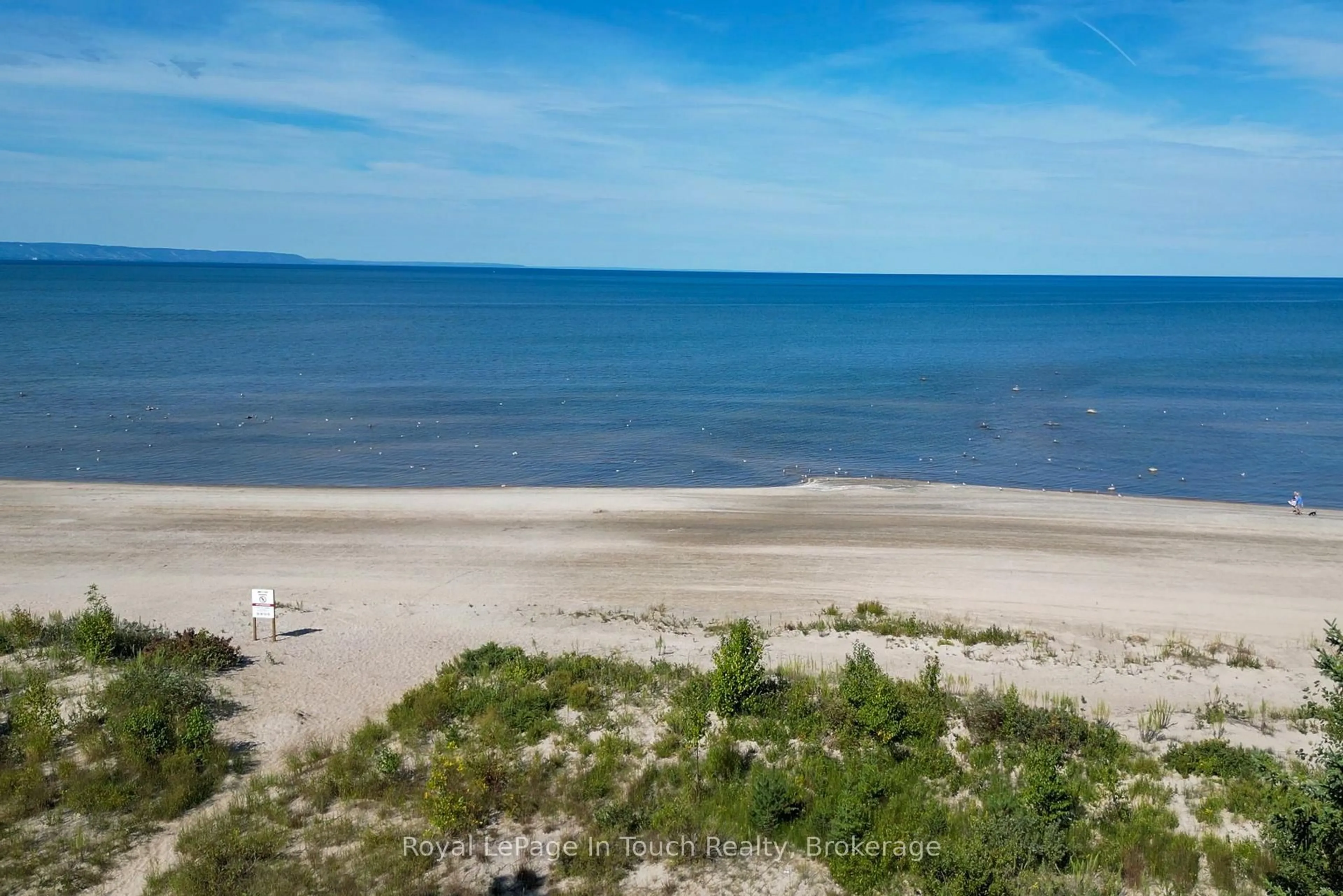 A pic from outside/outdoor area/front of a property/back of a property/a pic from drone, water/lake/river/ocean view for 944 River Rd, Wasaga Beach Ontario L9Z 2P3