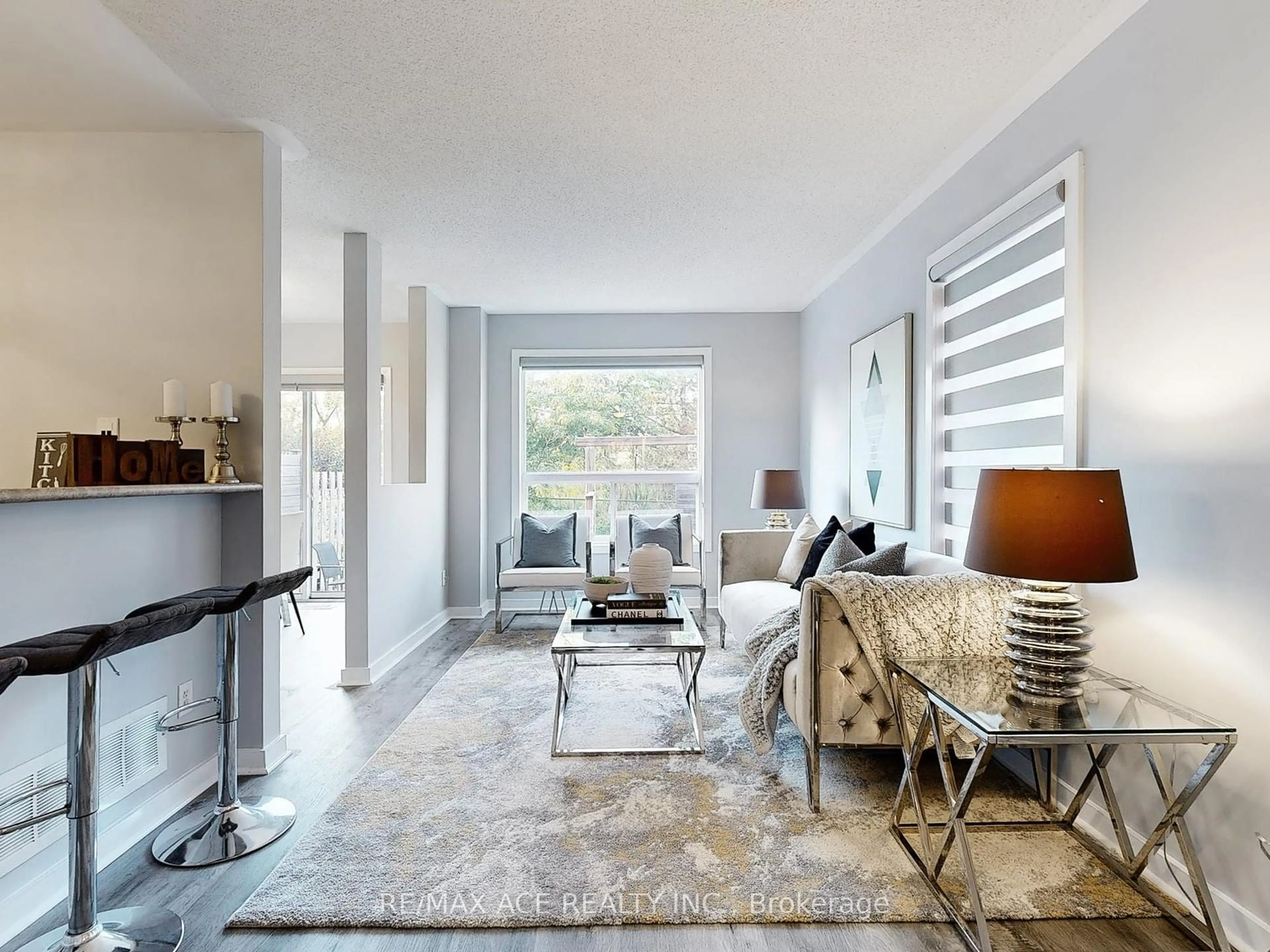 Living room with furniture, unknown for 40 Gadwall Ave, Barrie Ontario L4N 8X5