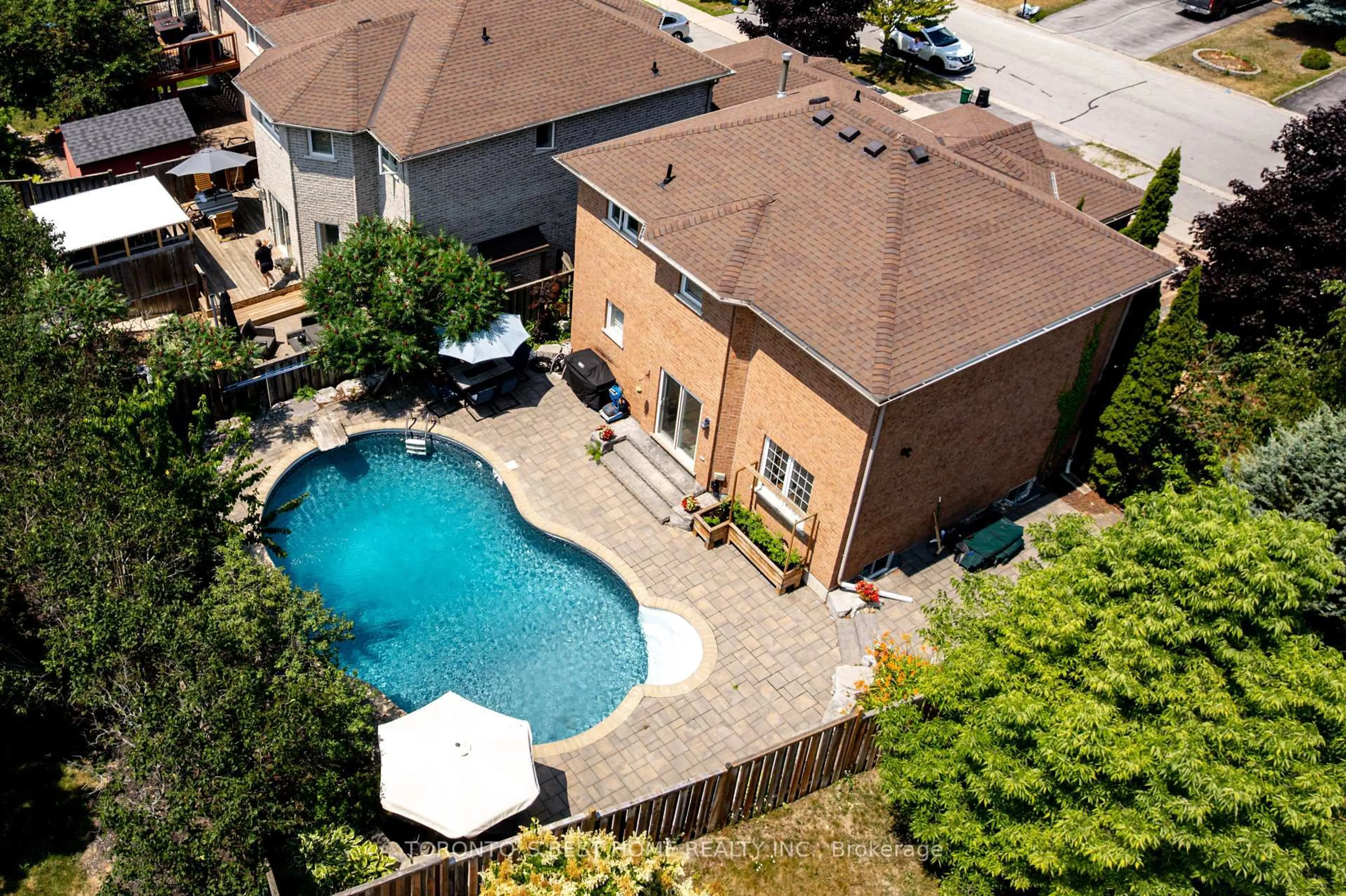 A pic from outside/outdoor area/front of a property/back of a property/a pic from drone, street for 1 Black Ash Tr, Barrie Ontario L4N 3K2