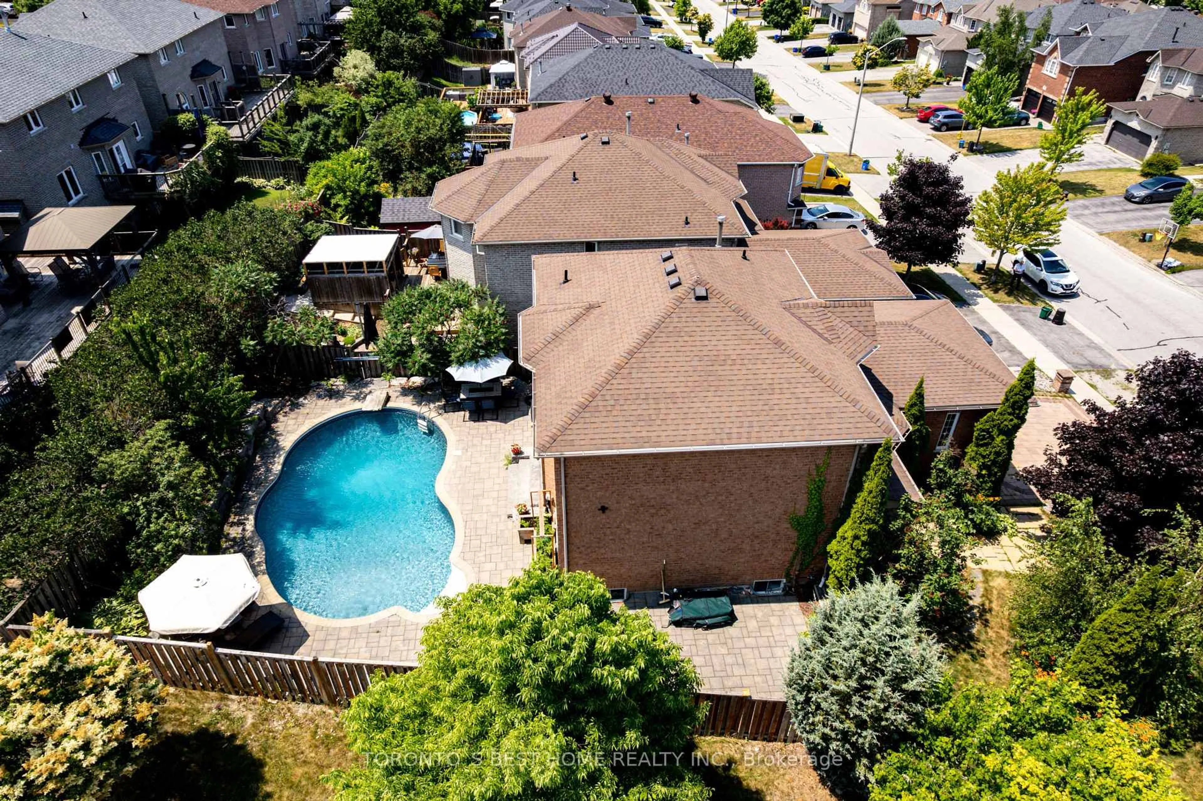 A pic from outside/outdoor area/front of a property/back of a property/a pic from drone, unknown for 1 Black Ash Tr, Barrie Ontario L4N 3K2