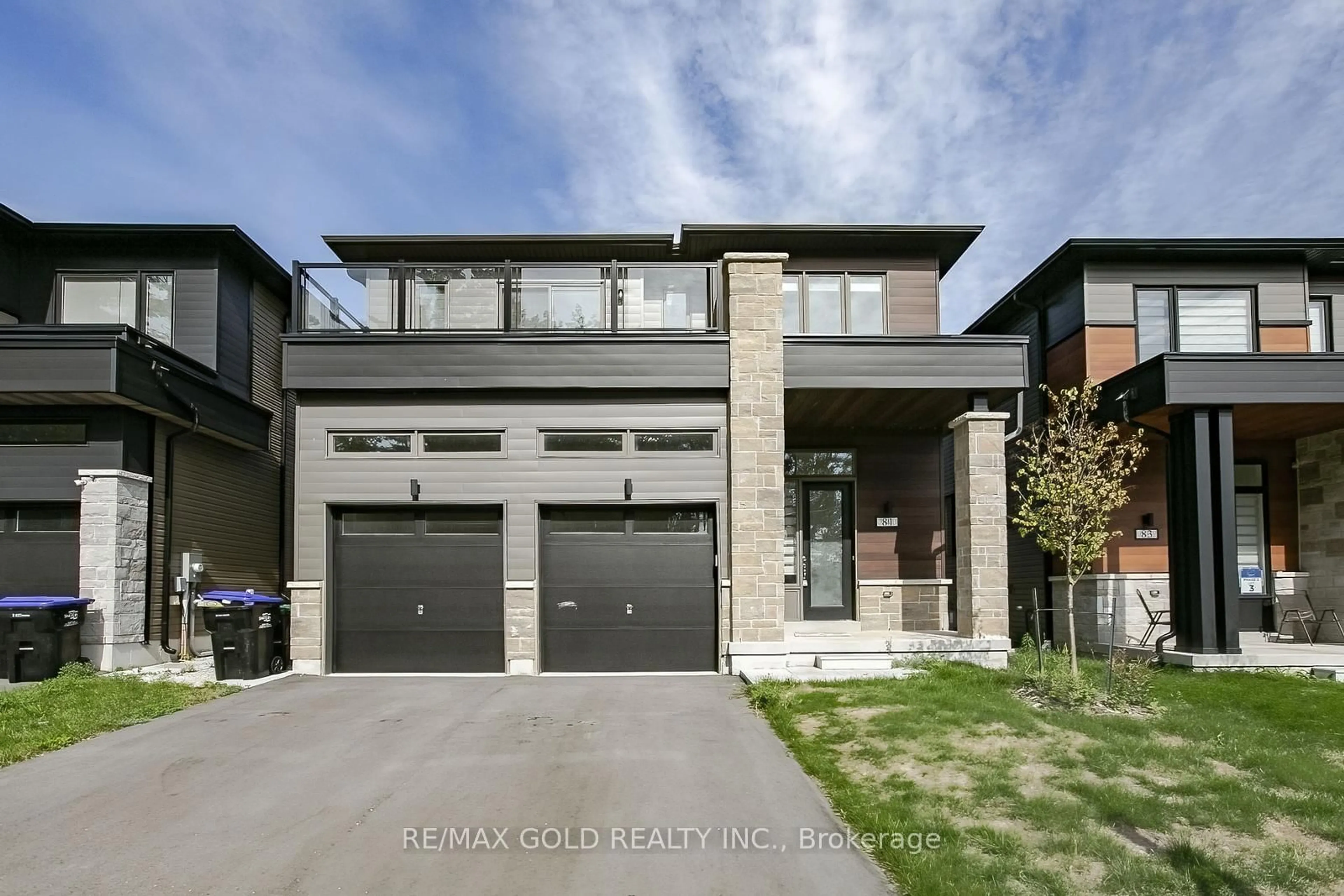 Home with brick exterior material, street for 81 Berkely St, Wasaga Beach Ontario L9Z 2N6
