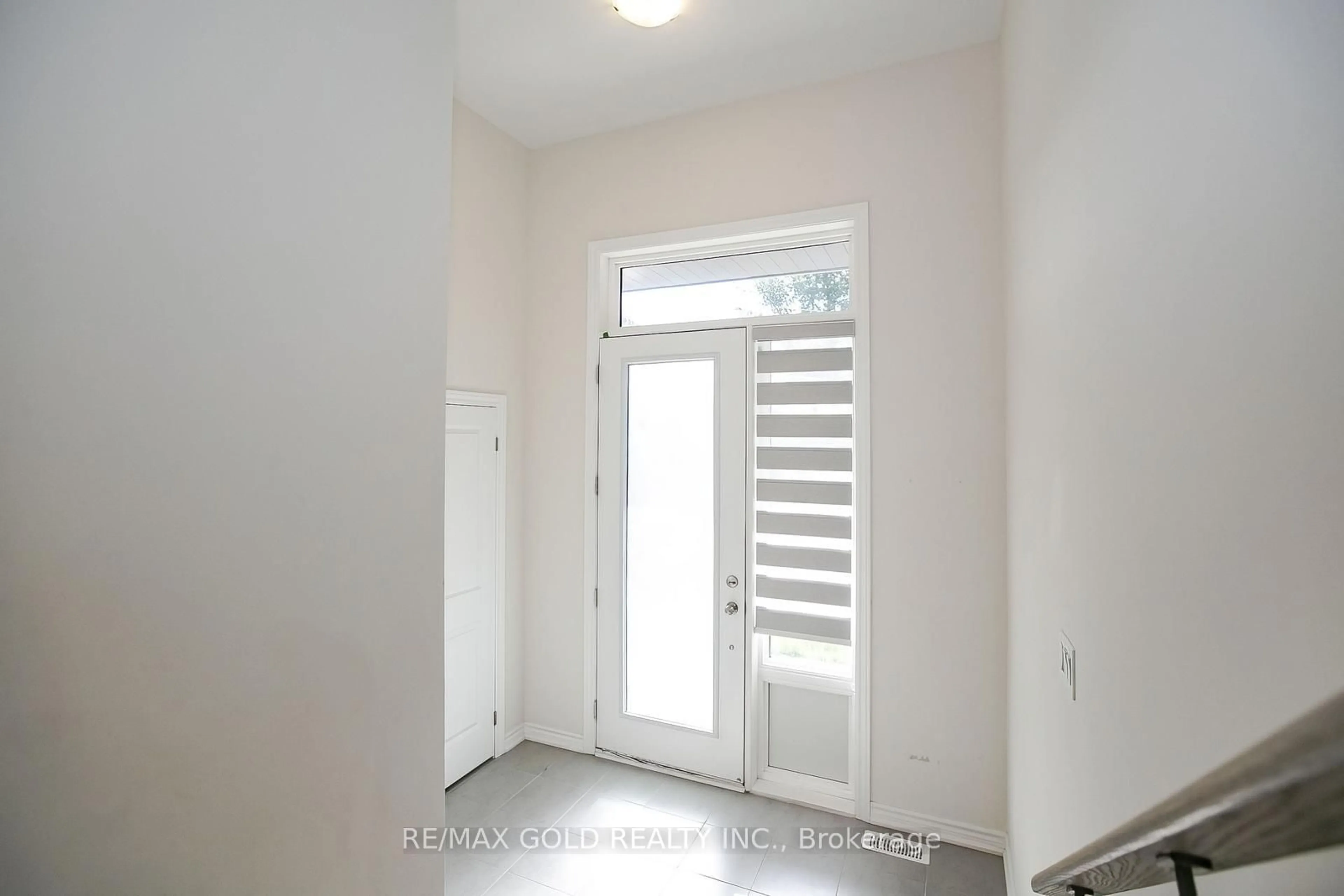 Indoor entryway for 81 Berkely St, Wasaga Beach Ontario L9Z 2N6