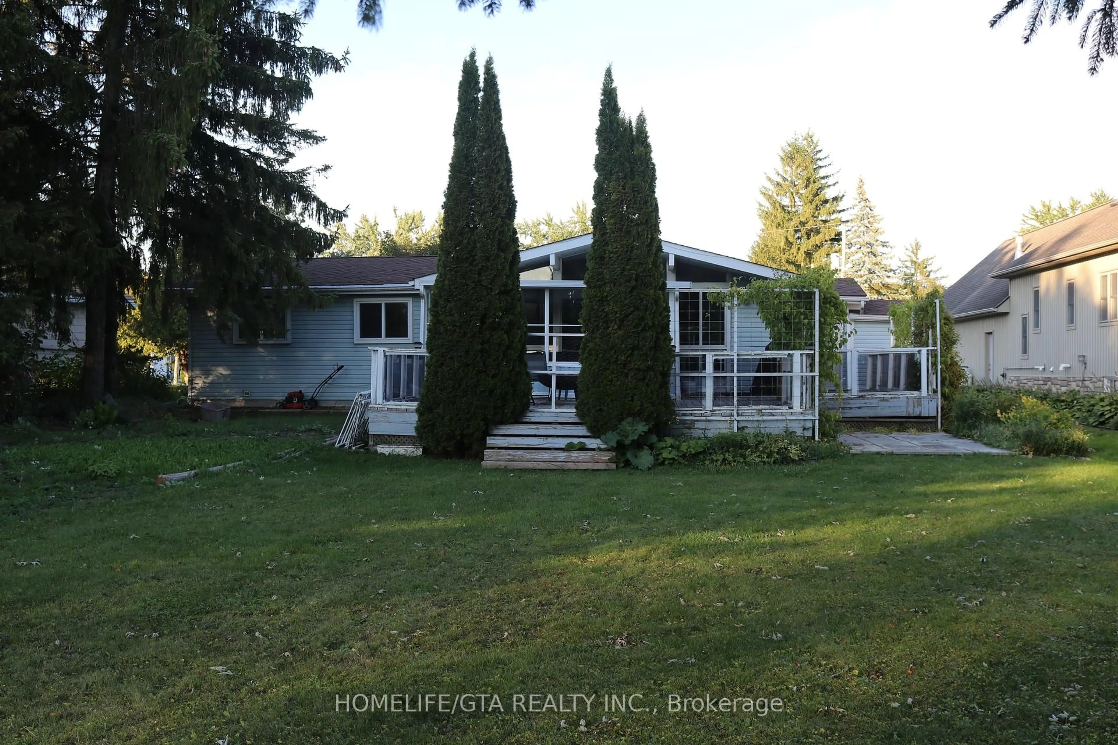 A pic from outside/outdoor area/front of a property/back of a property/a pic from drone, unknown for 4 Pinetree Crt, Ramara Ontario L0K 1B0