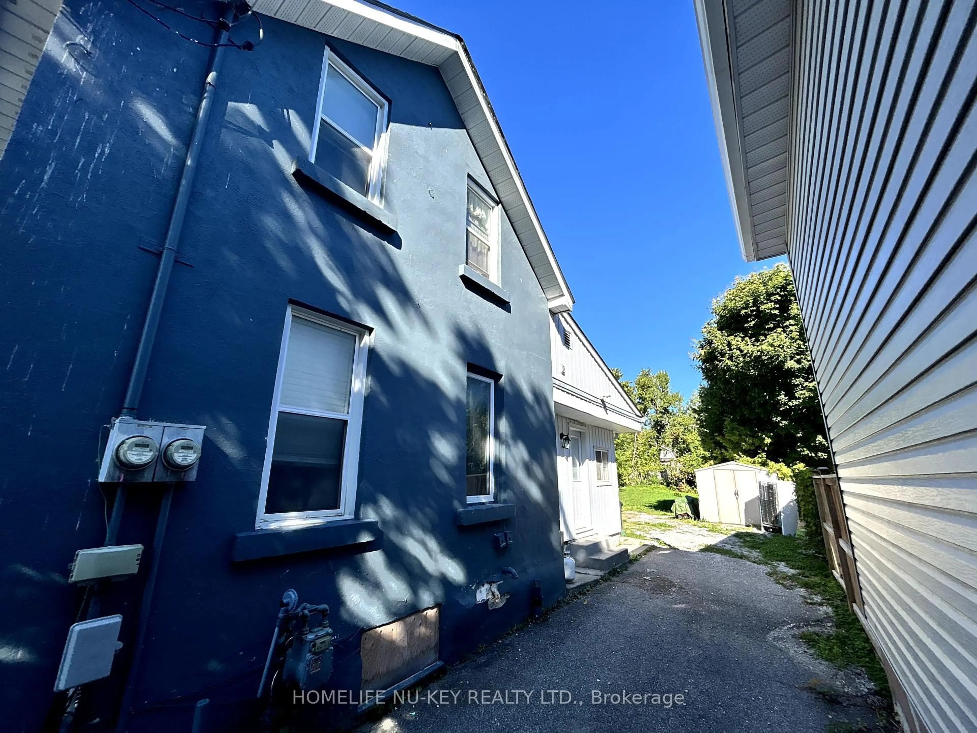 A pic from outside/outdoor area/front of a property/back of a property/a pic from drone, street for 246 Mary St, Orillia Ontario L3V 3E6