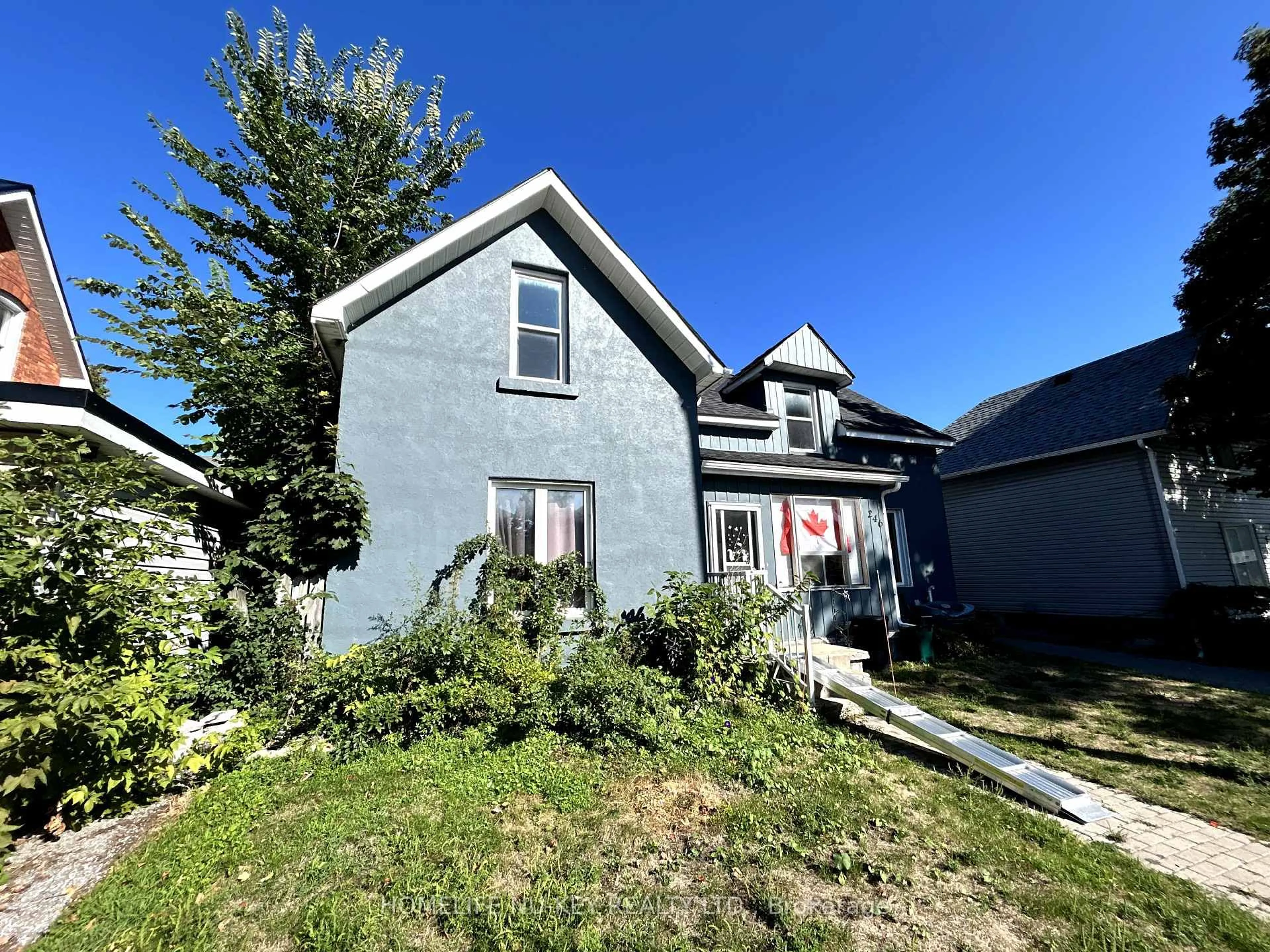 A pic from outside/outdoor area/front of a property/back of a property/a pic from drone, street for 246 Mary St, Orillia Ontario L3V 3E6