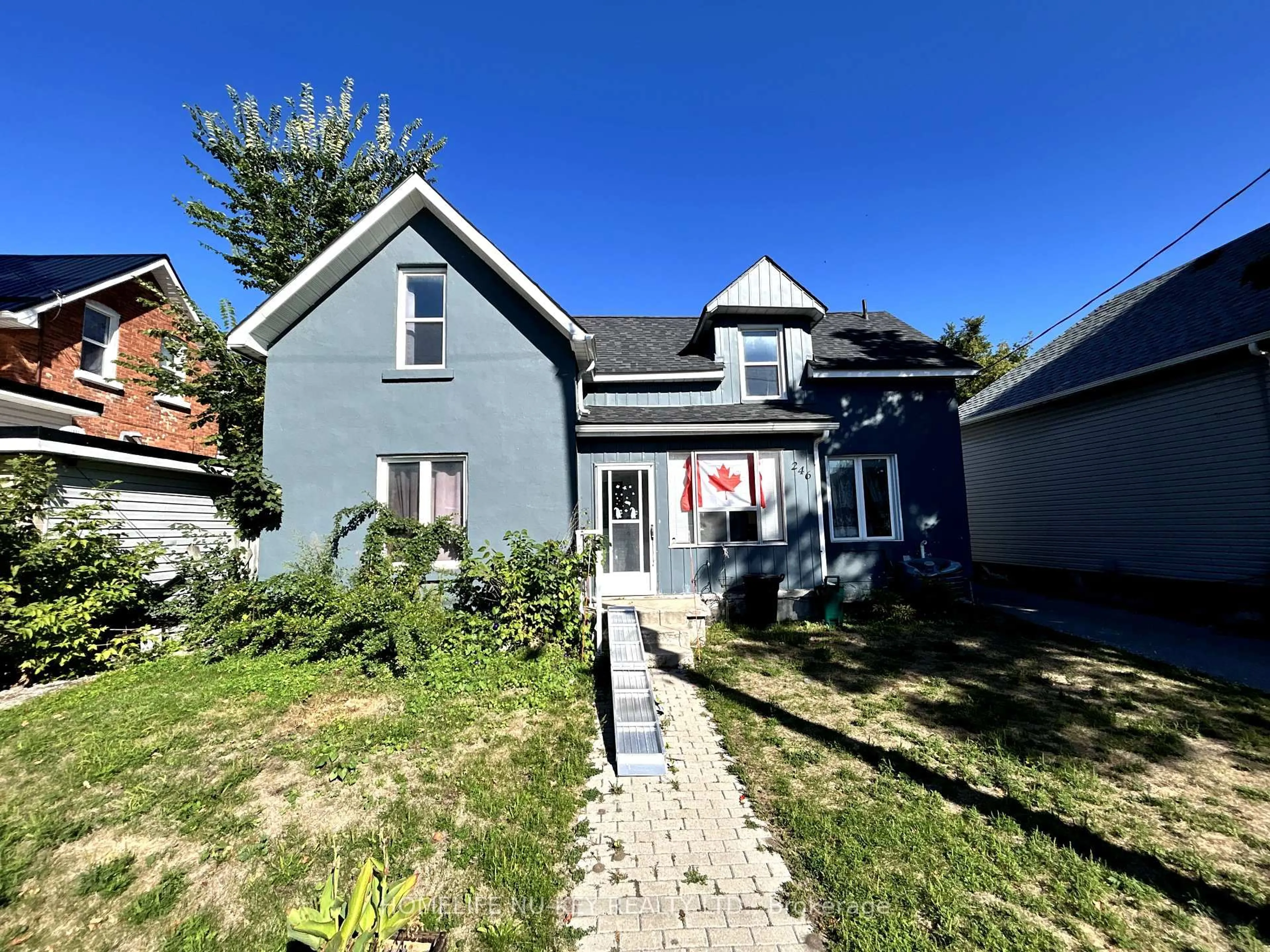 A pic from outside/outdoor area/front of a property/back of a property/a pic from drone, street for 246 Mary St, Orillia Ontario L3V 3E6