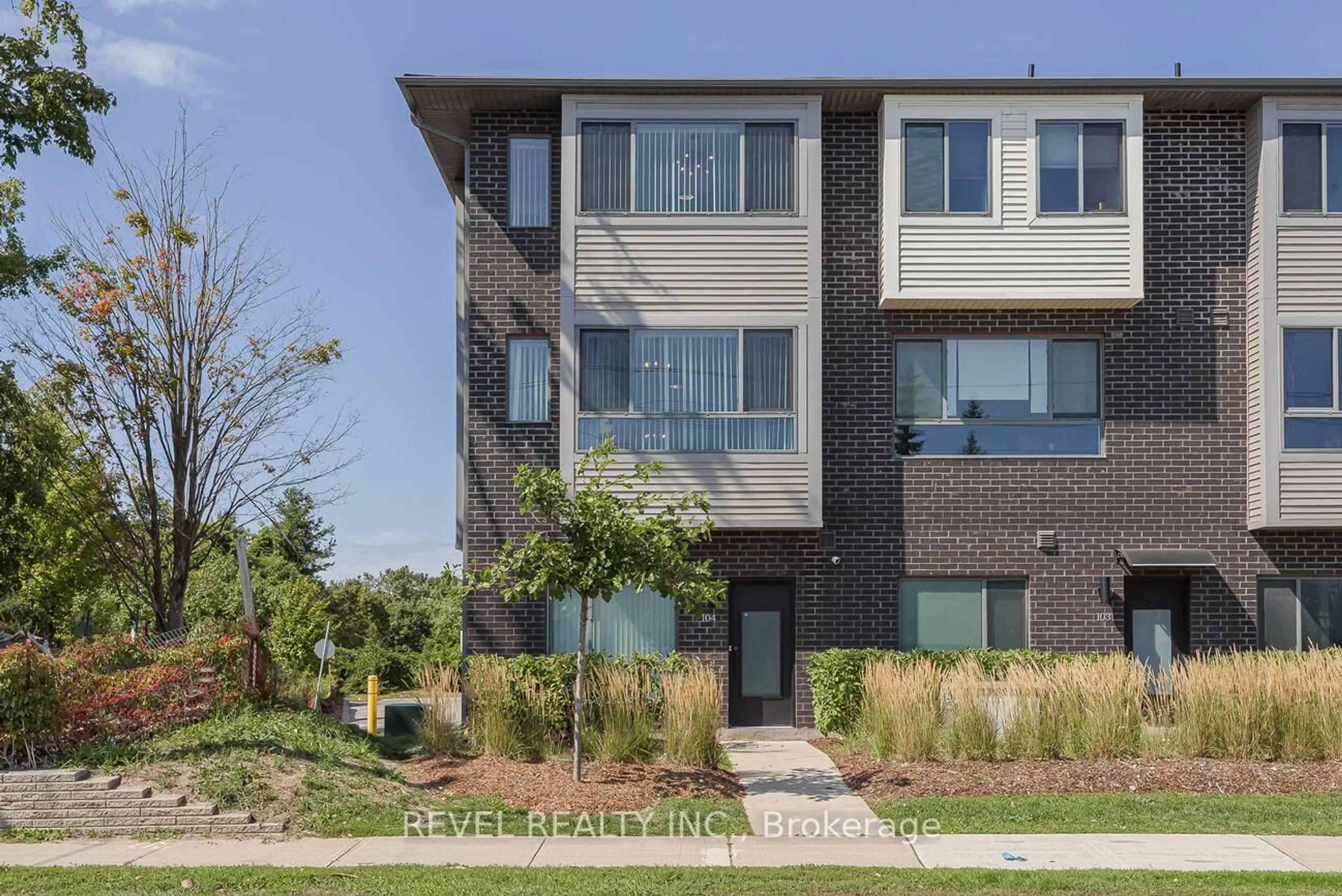 Home with brick exterior material, street for 369 Essa Rd #104, Barrie Ontario L4N 9C8