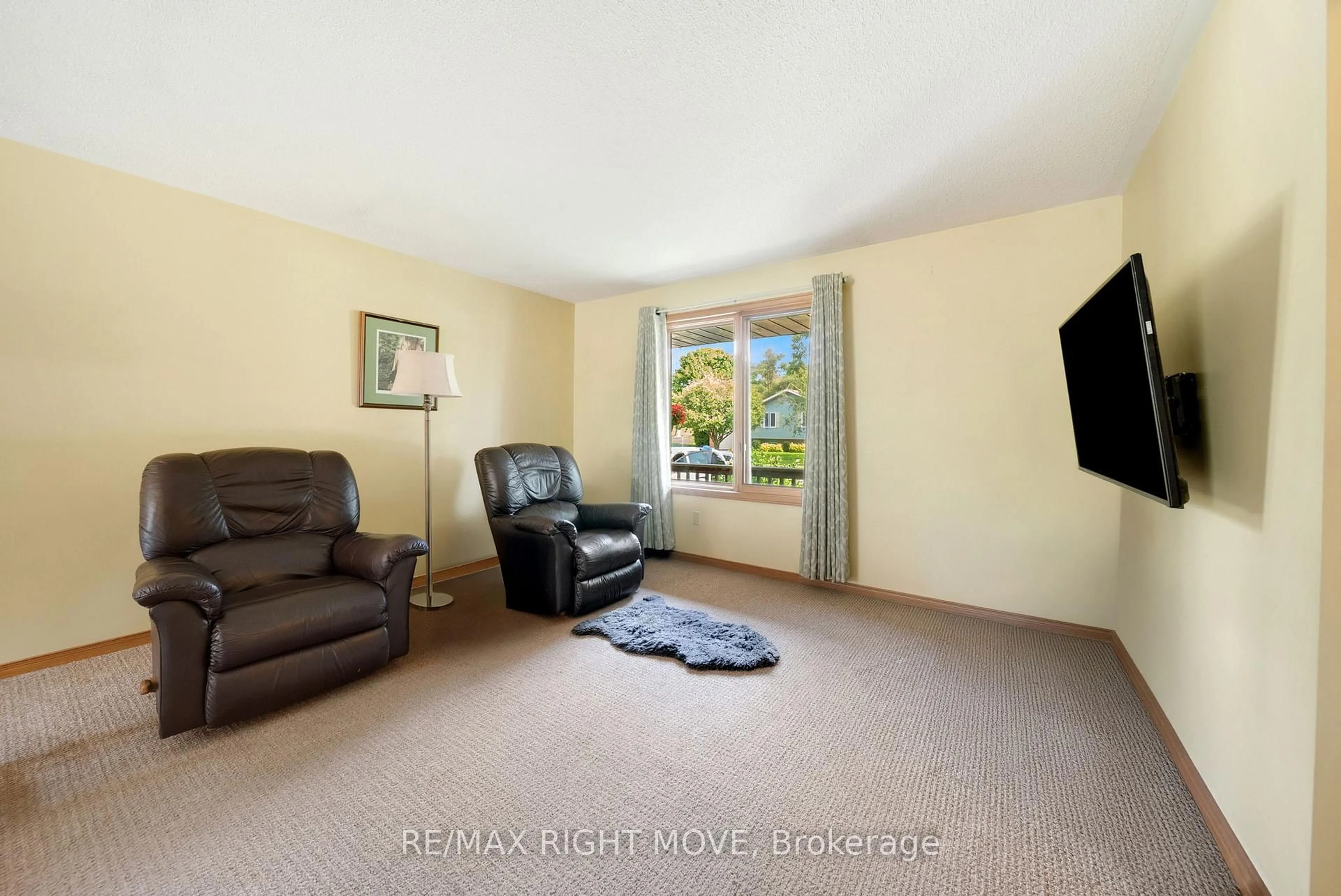 A pic of a room for 10 Dancy Dr, Orillia Ontario L3V 7M1