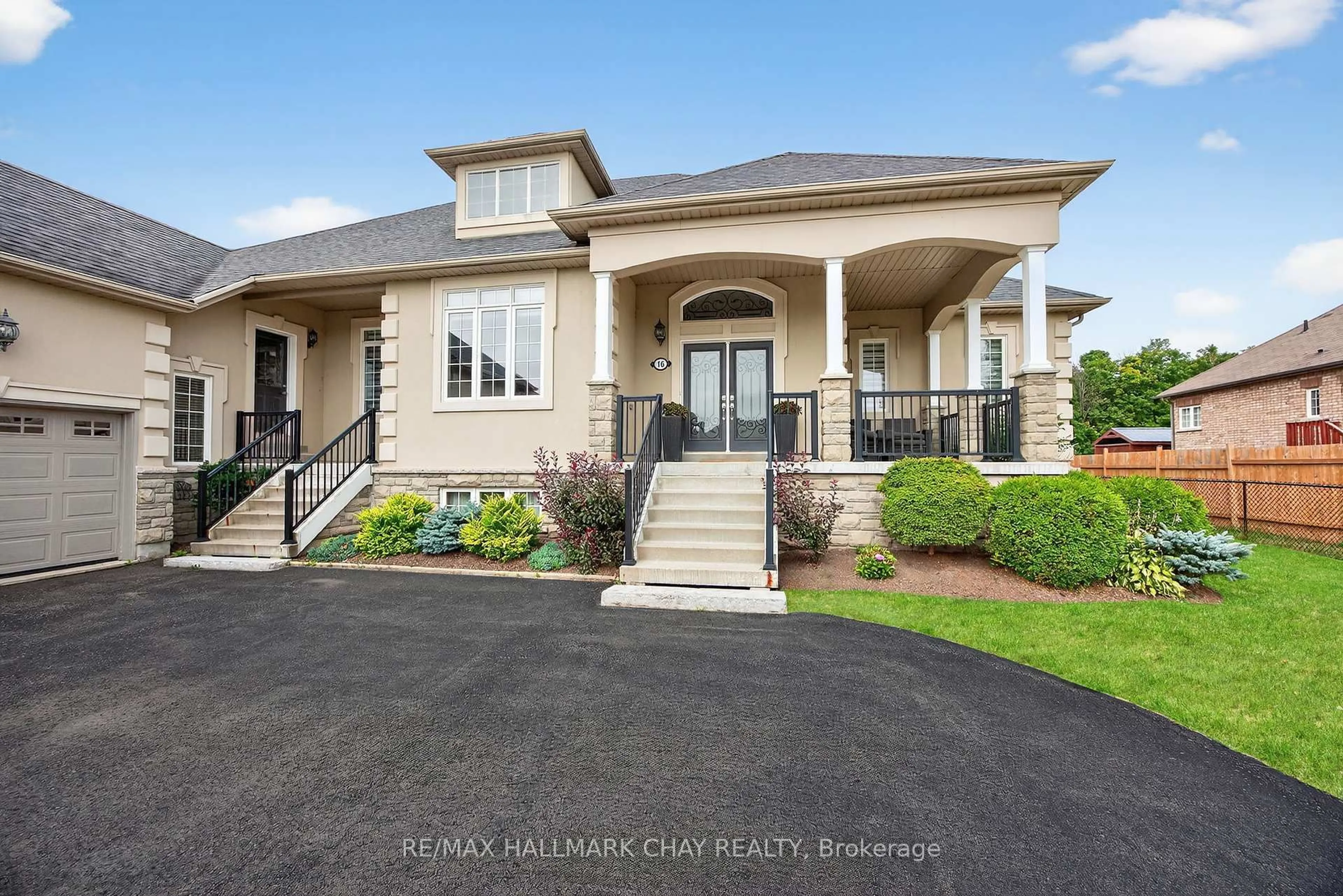 Home with vinyl exterior material, unknown for 16 Basswood Dr, Wasaga Beach Ontario L9Z 0A9