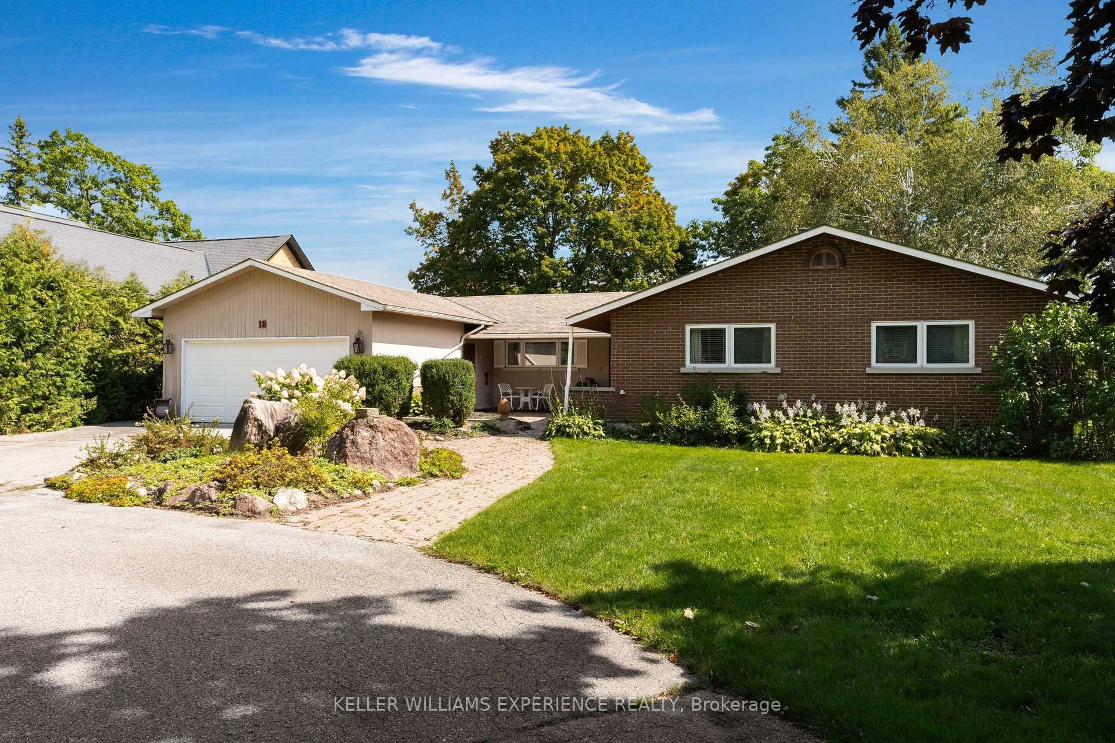 A pic from outside/outdoor area/front of a property/back of a property/a pic from drone, street for 18 Maple Dr, Orillia Ontario L3V 3W2