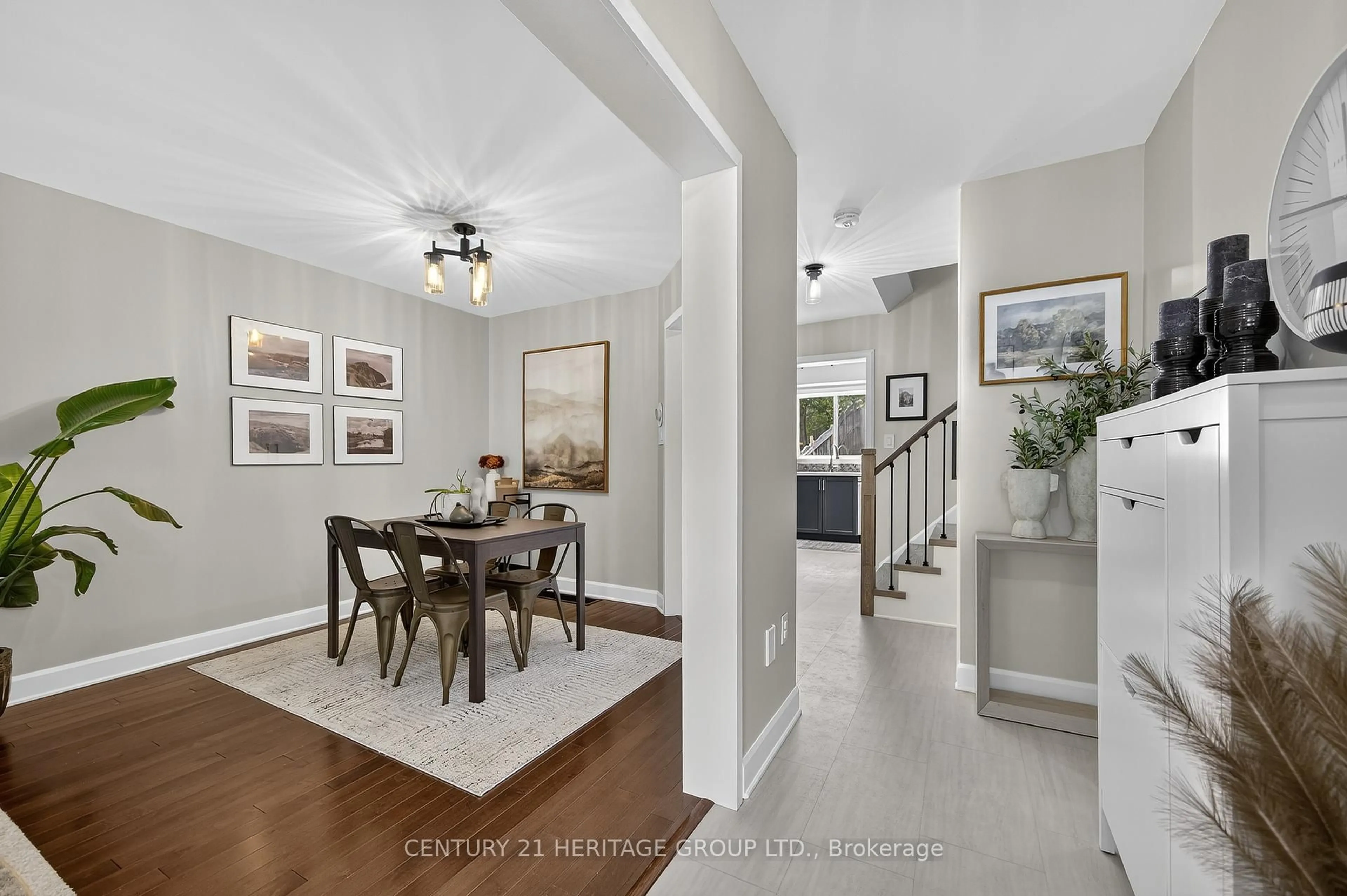 Indoor entryway for 153 Thrushwood Dr, Barrie Ontario L4N 0Z1