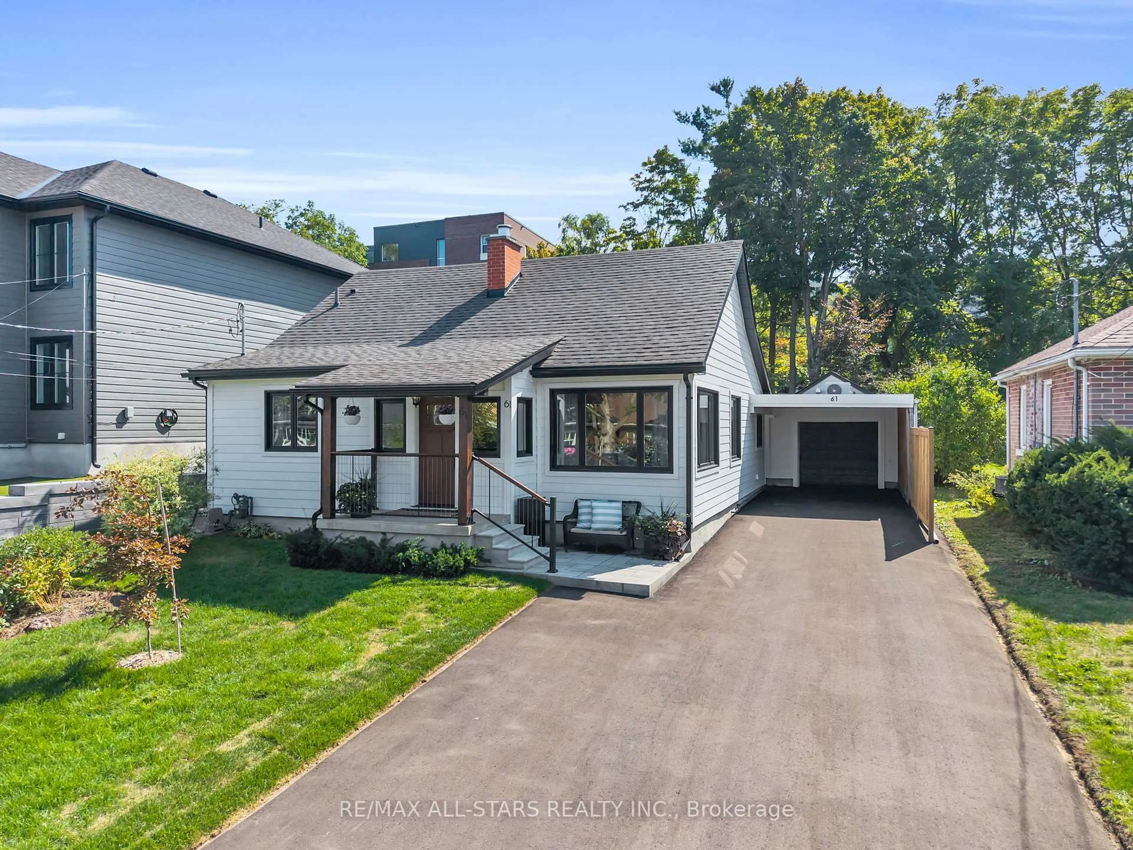 Home with brick exterior material, street for 61 Holgate St, Barrie Ontario L4N 2T8