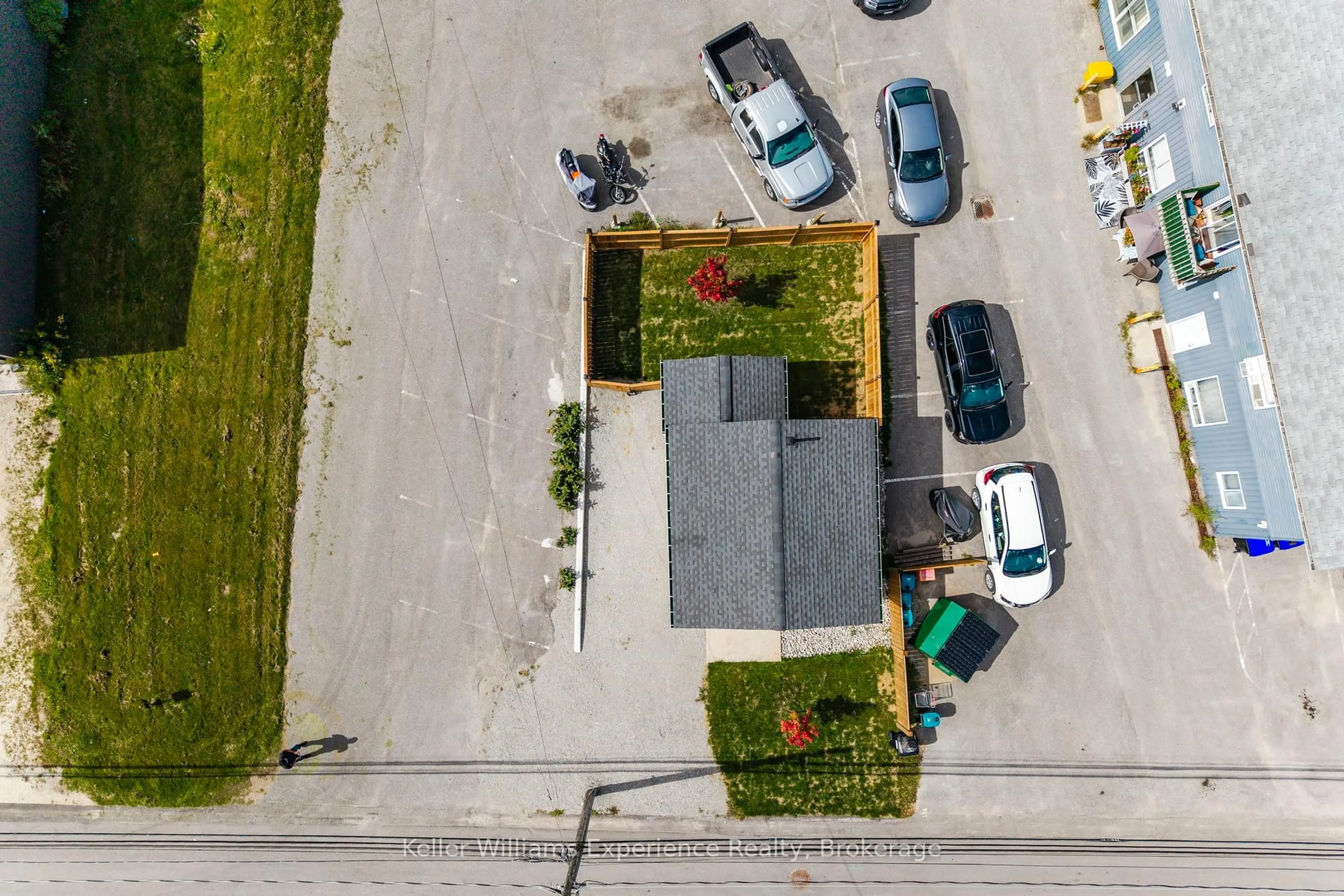 A pic from outside/outdoor area/front of a property/back of a property/a pic from drone, street for 10 Levi Simon Tr, Penetanguishene Ontario L9M 1A4