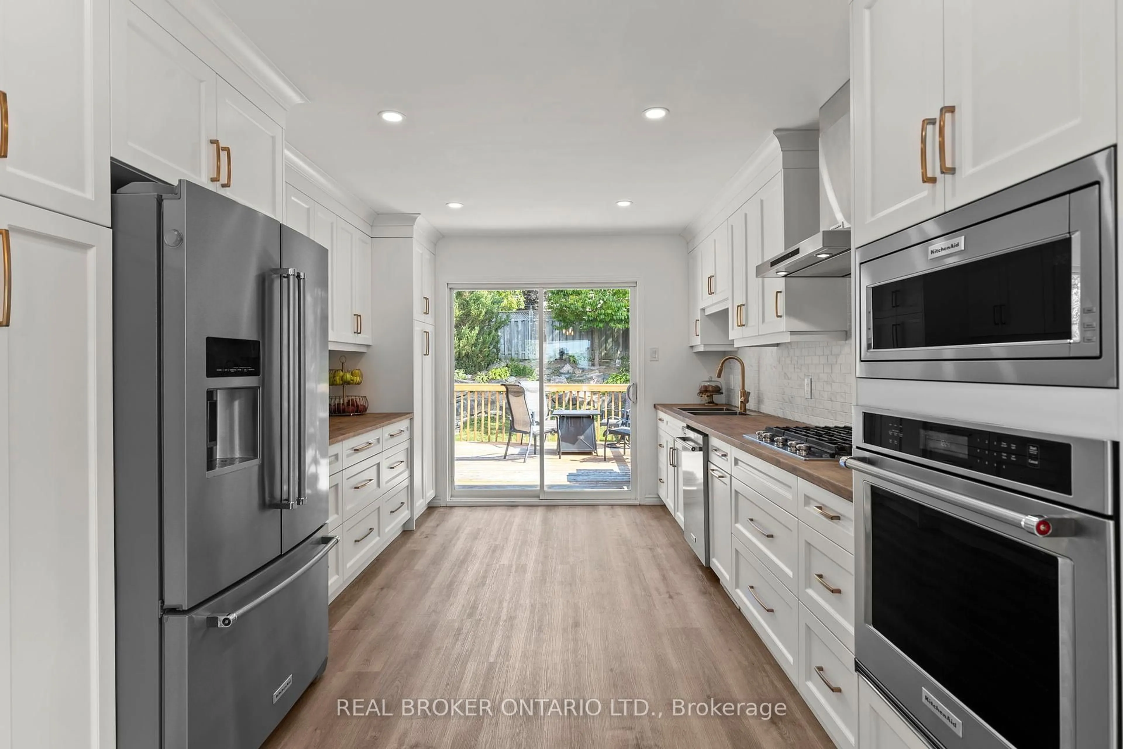 Open concept kitchen, unknown for 10 Jordon Cres, Orillia Ontario L3V 8A9