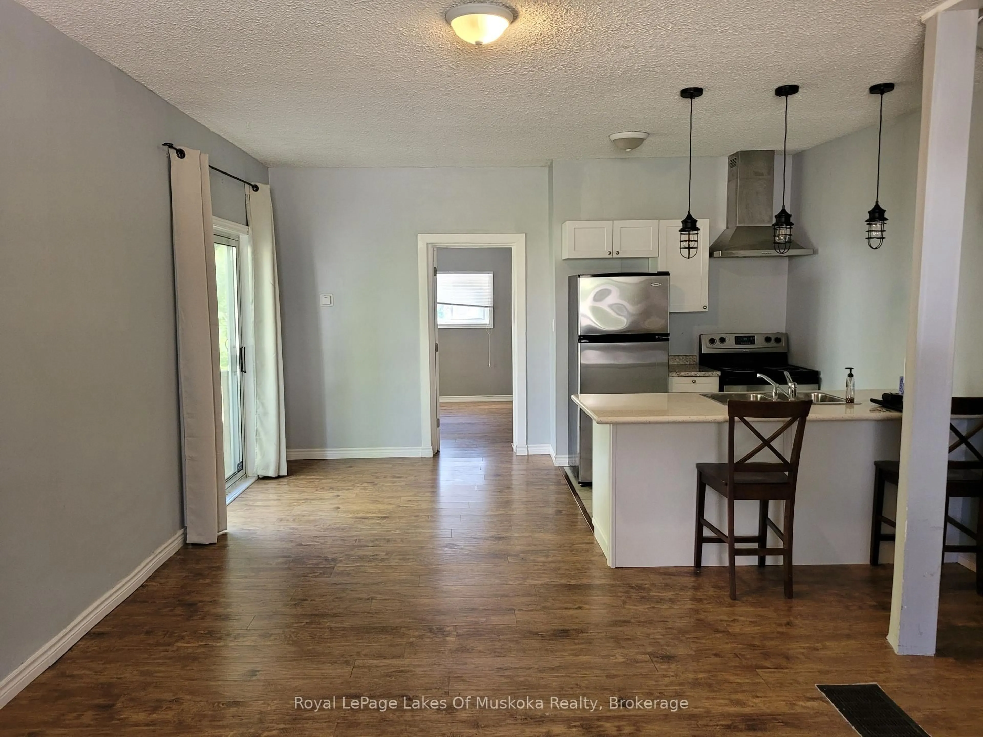 Open concept kitchen, unknown for 227 Nottawasaga St, Orillia Ontario L3V 3K2
