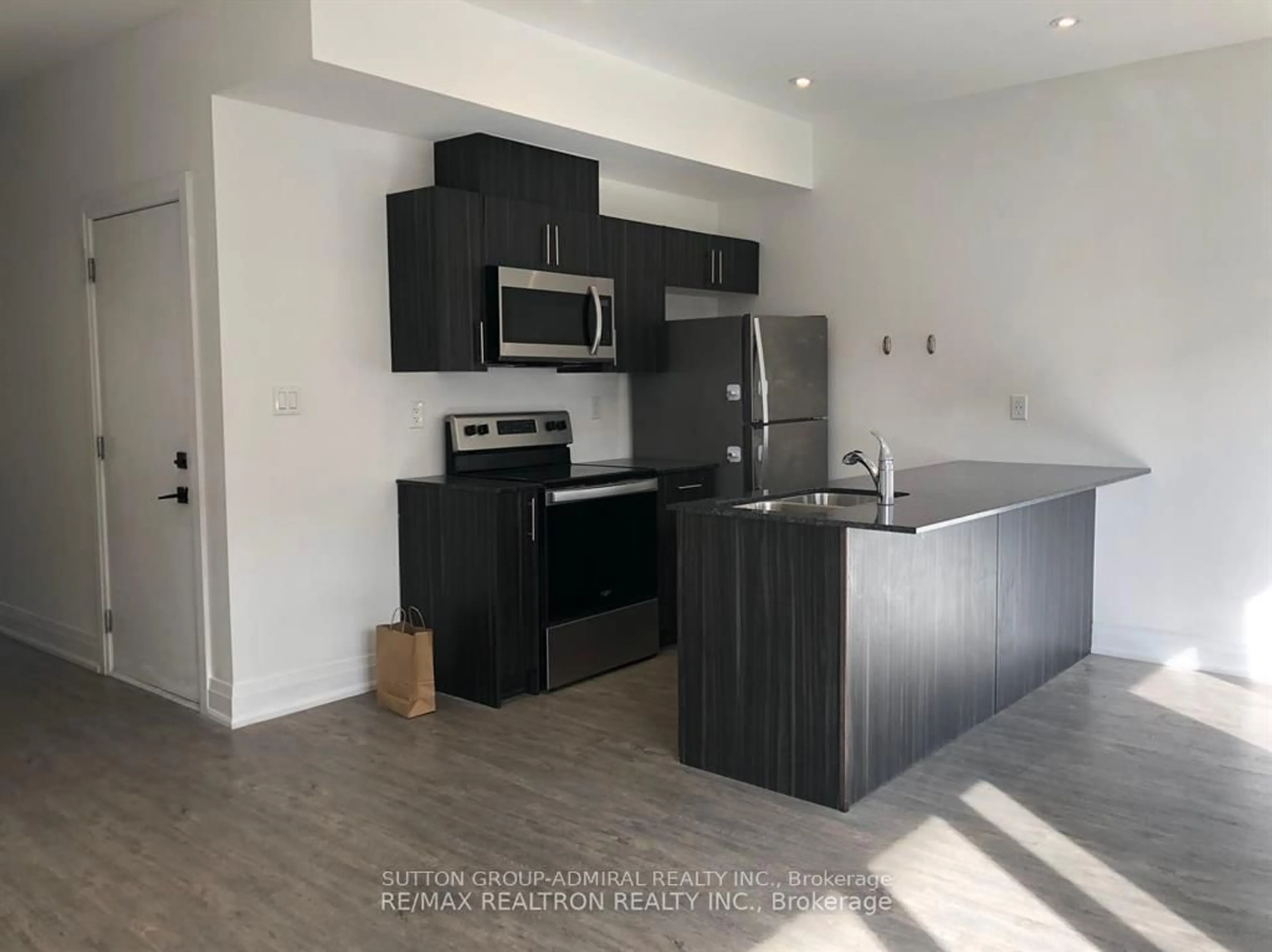 Open concept kitchen, unknown for 112 Fairlane Ave, Barrie Ontario L9J 0M5