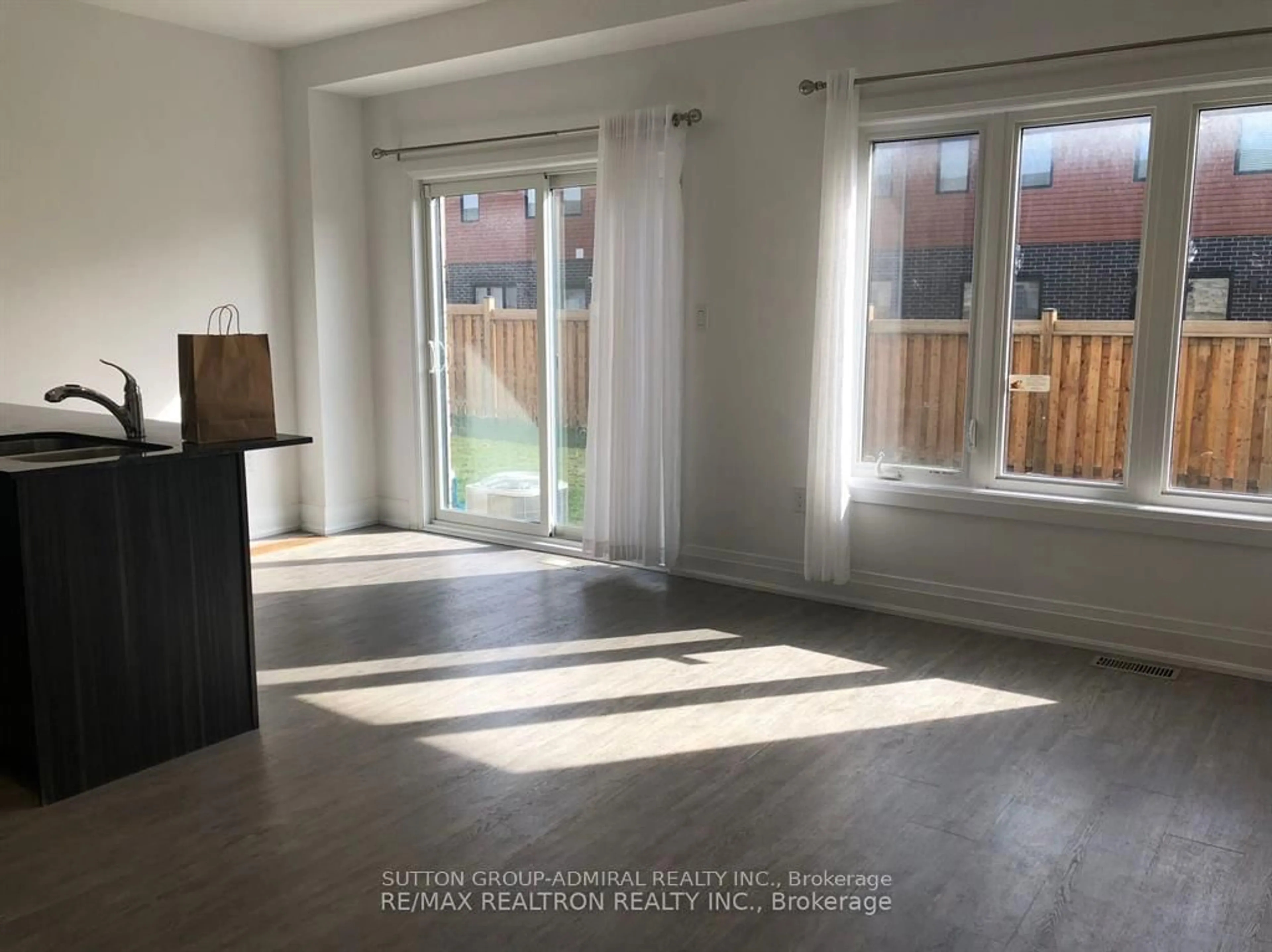 A pic of a room for 112 Fairlane Ave, Barrie Ontario L9J 0M5