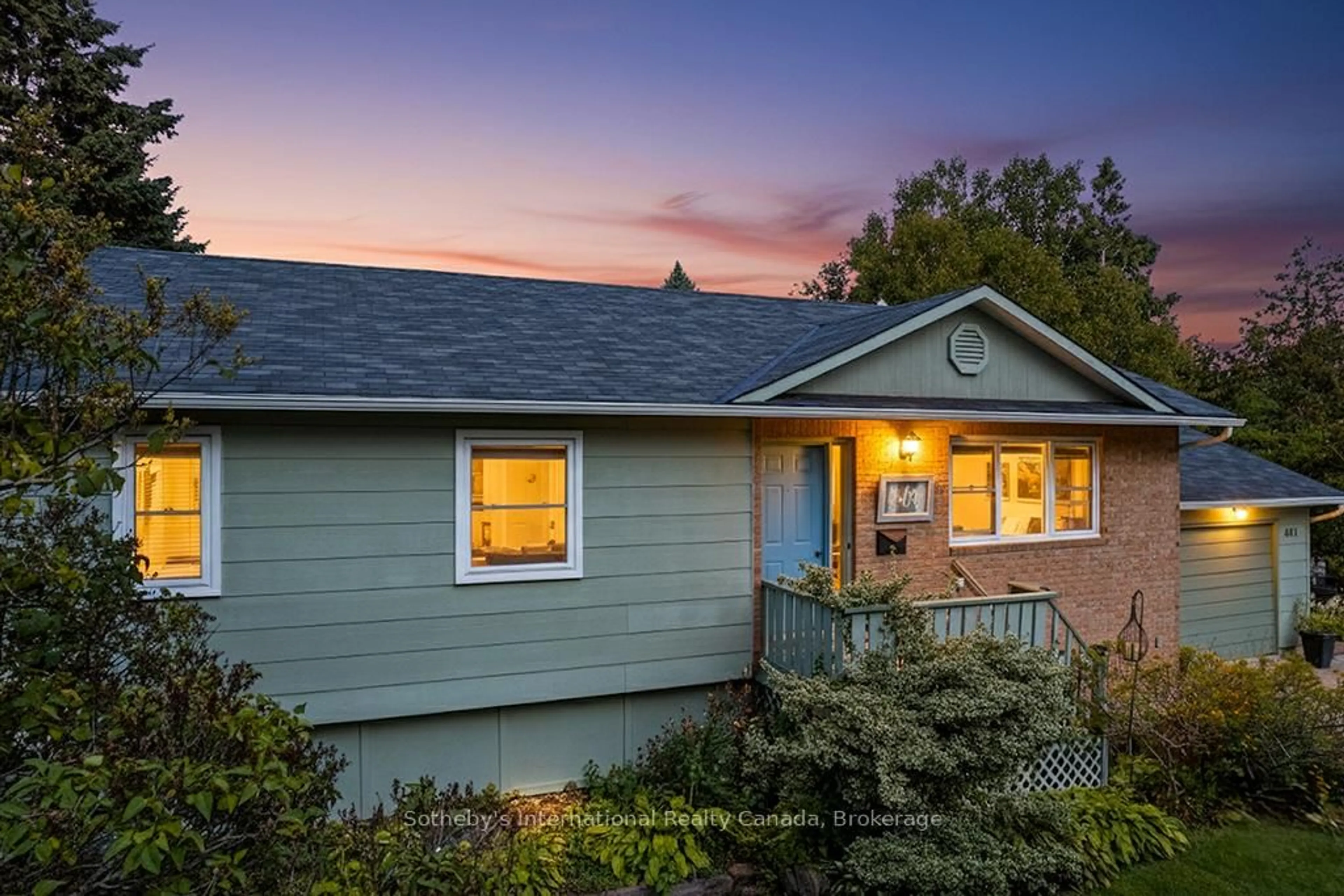 Home with vinyl exterior material, street for 491 Minnesota St, Collingwood Ontario L9Y 3S6