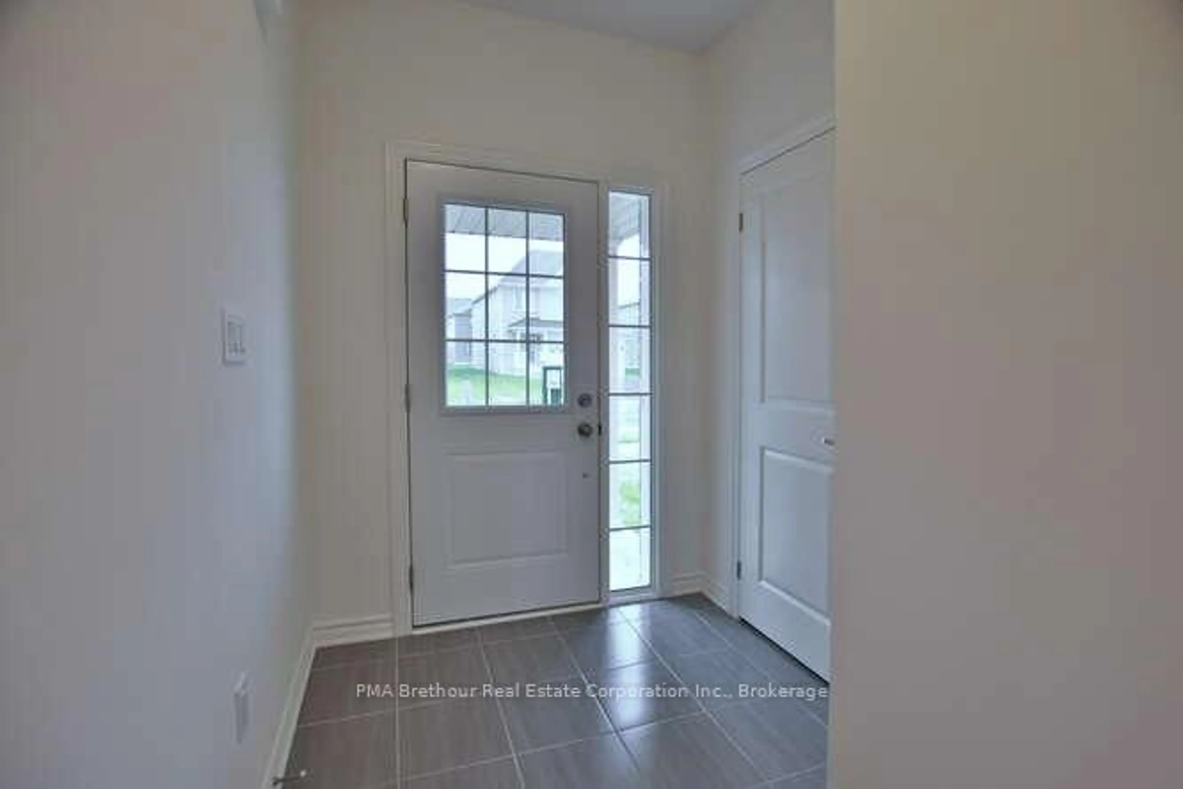 Indoor entryway for 241 Mckenzie Dr, Clearview Ontario L0M 1S0