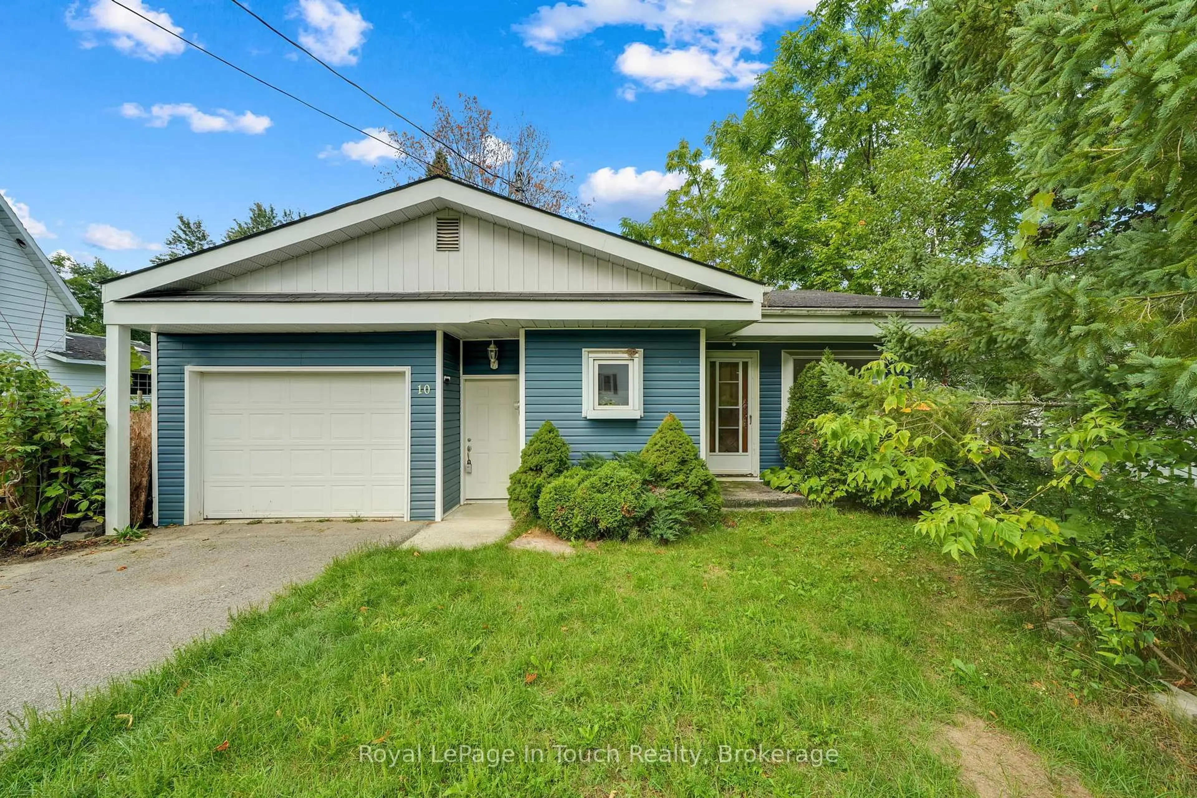 Home with vinyl exterior material, street for 10 Leonard Ave, Penetanguishene Ontario L9M 1C8