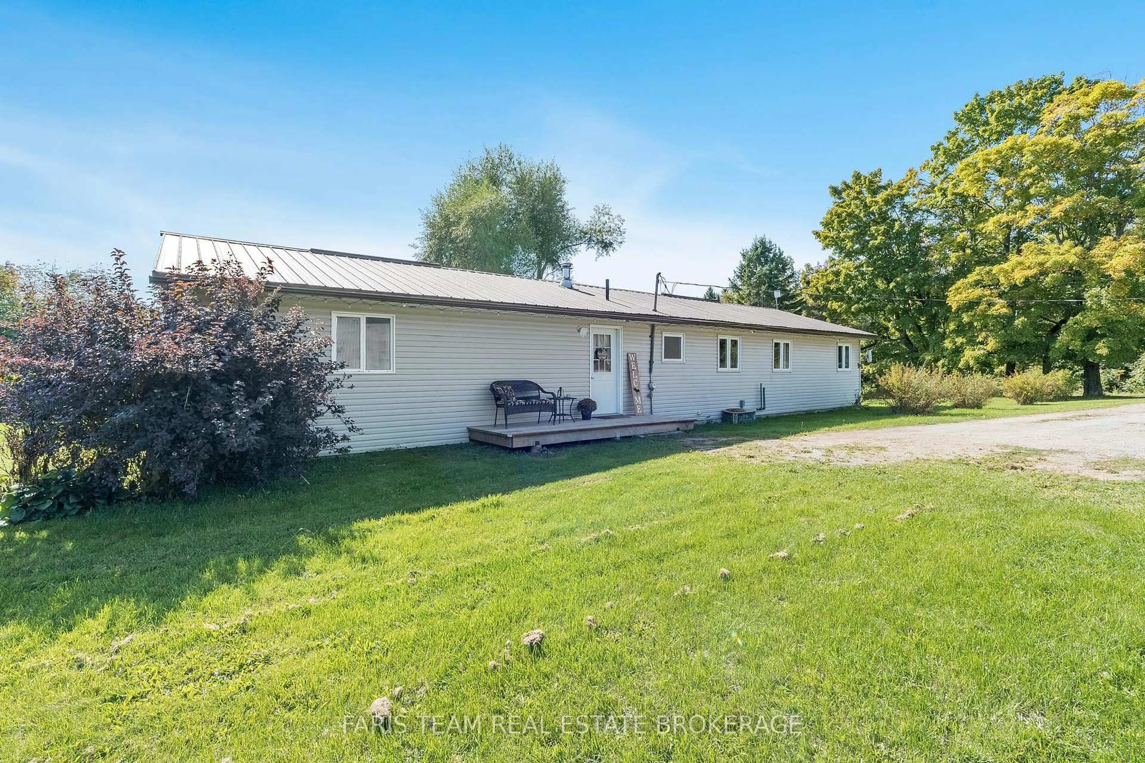A pic from outside/outdoor area/front of a property/back of a property/a pic from drone, unknown for 2243 Anderson Line, Severn Ontario L0K 1E0