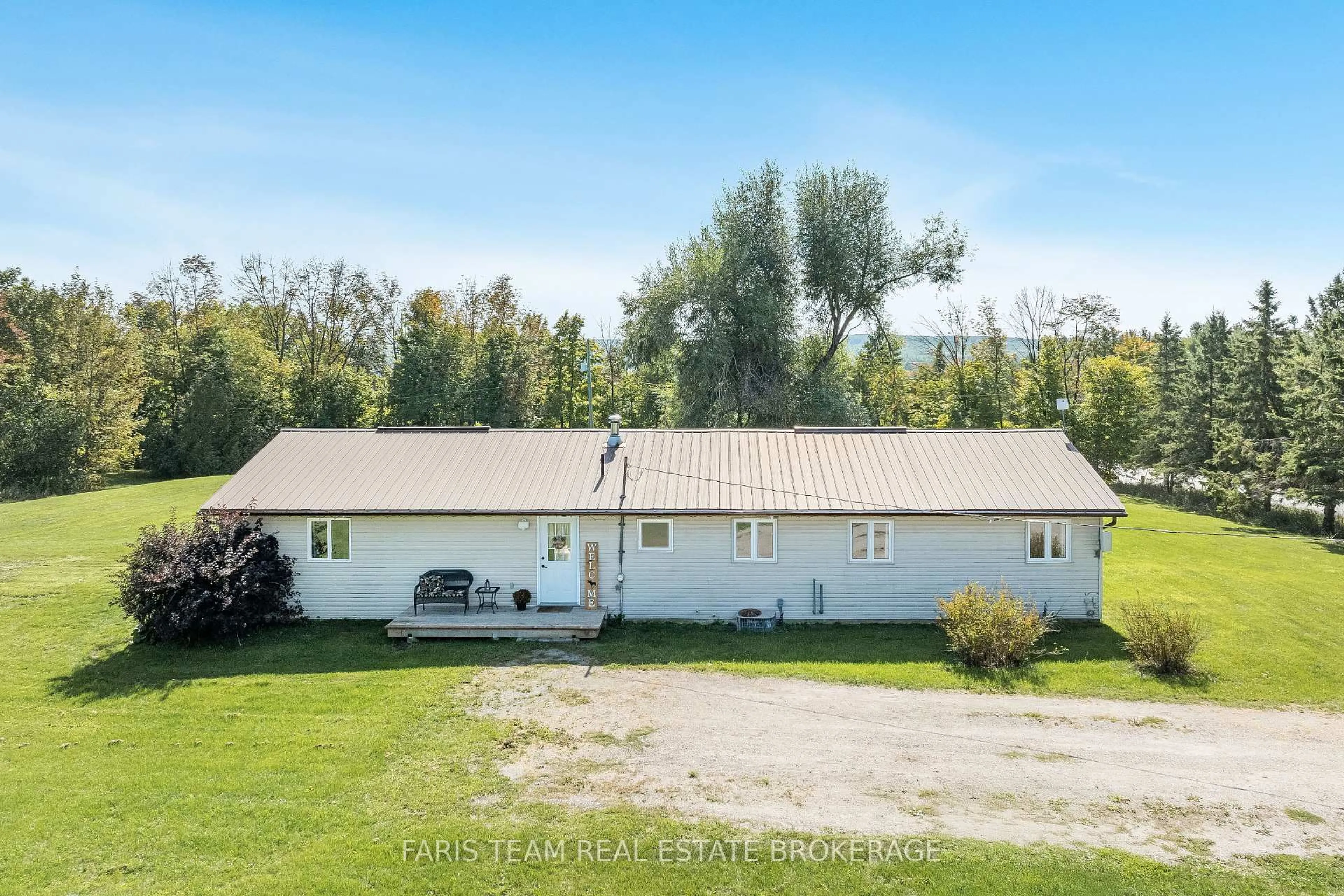 A pic from outside/outdoor area/front of a property/back of a property/a pic from drone, unknown for 2243 Anderson Line, Severn Ontario L0K 1E0