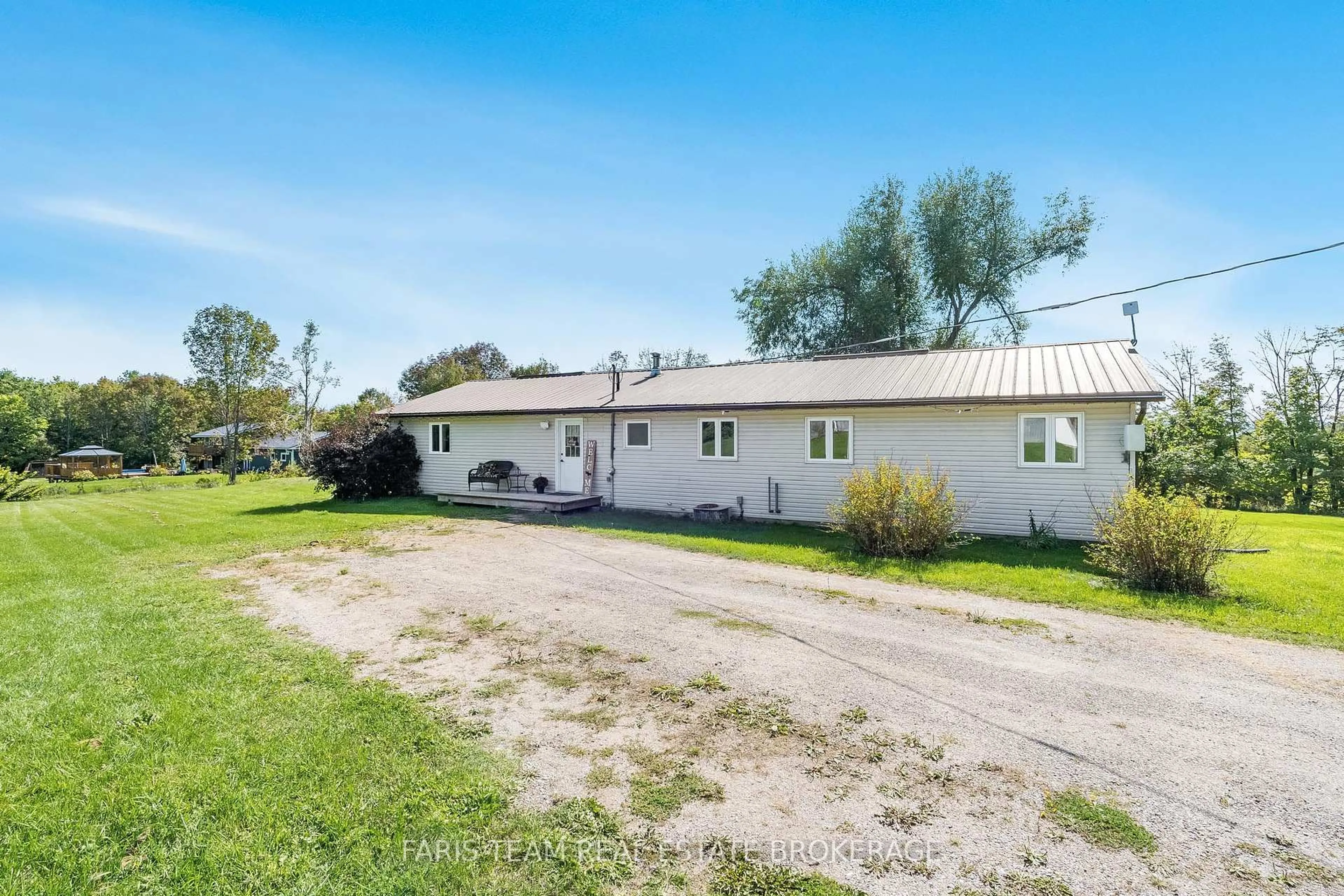 A pic from outside/outdoor area/front of a property/back of a property/a pic from drone, unknown for 2243 Anderson Line, Severn Ontario L0K 1E0