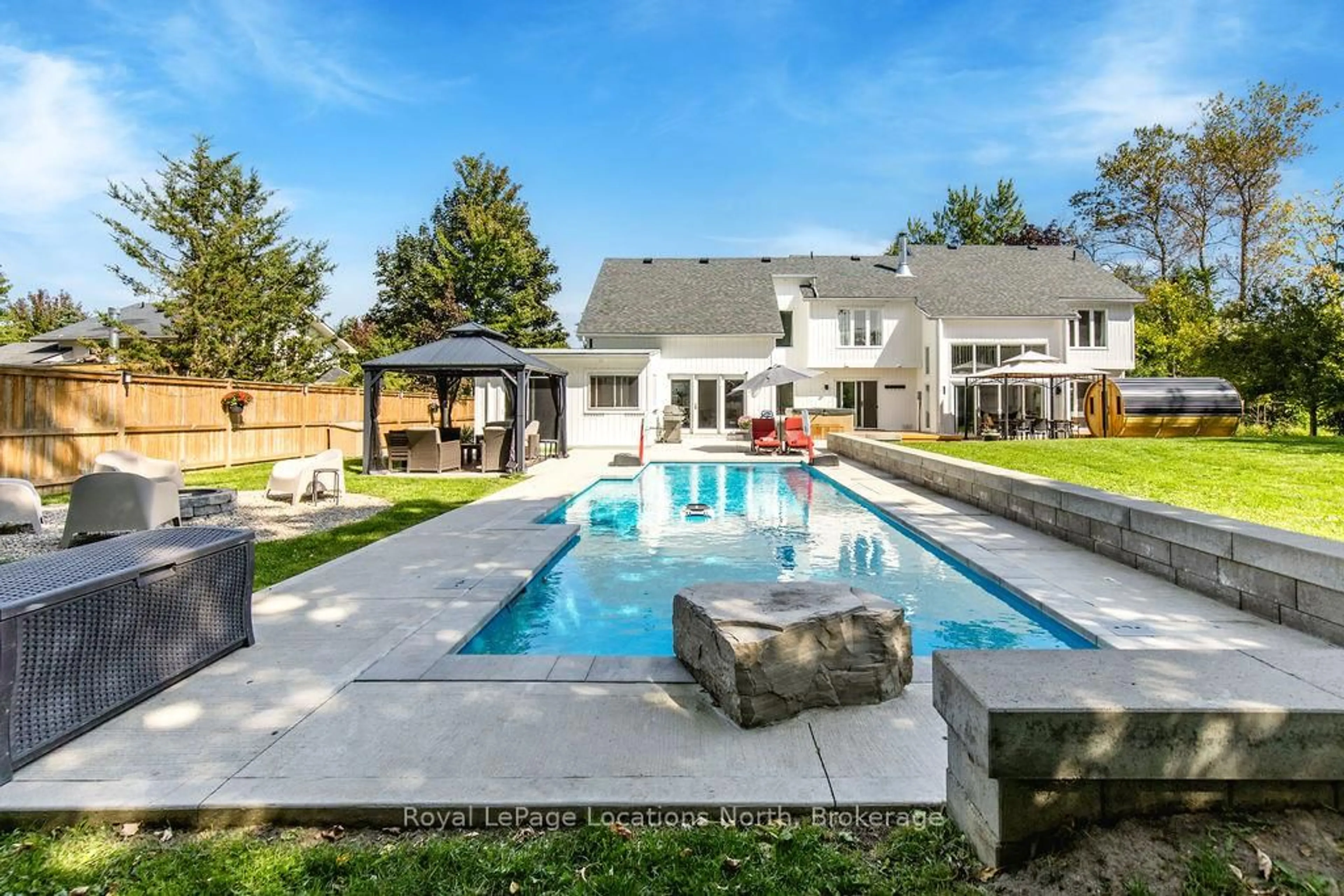 Pool for 16 HOMESTEAD Dr, Clearview Ontario L9Y 3Y9
