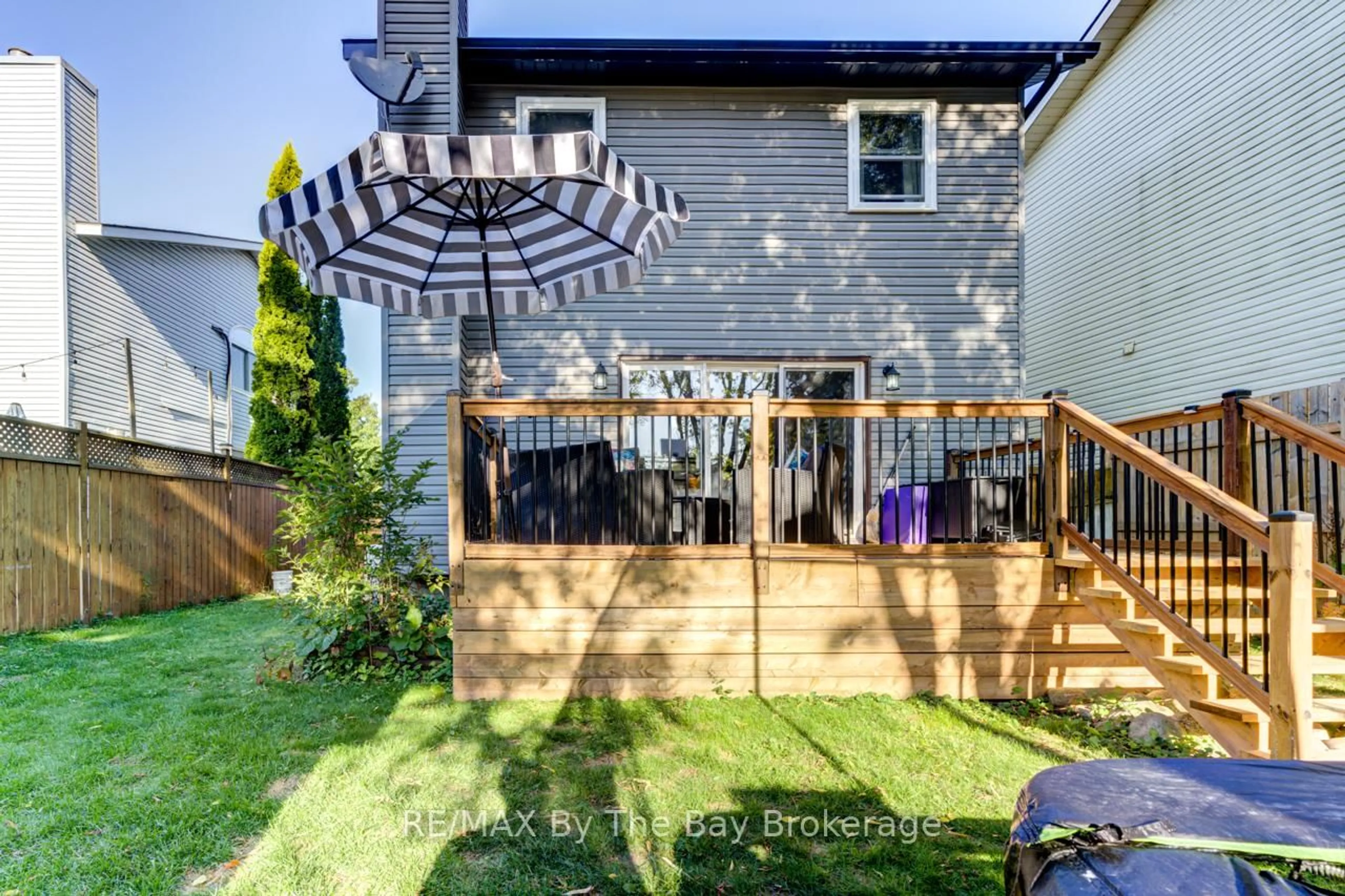 Patio, street for 714 Ste Marie St, Collingwood Ontario L9Y 4T5