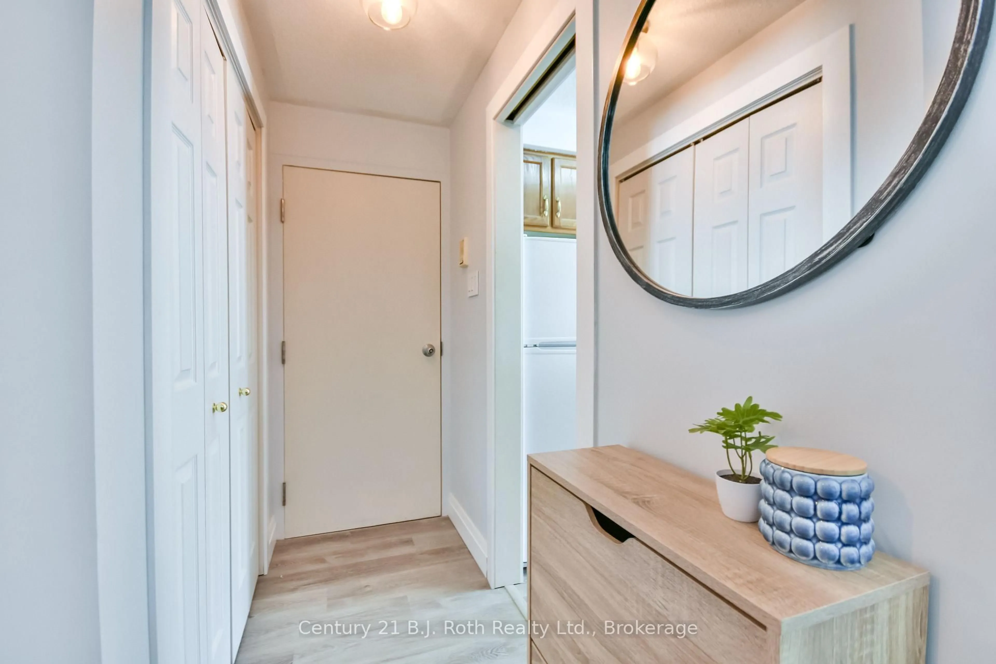 Indoor entryway for 155 Church St #21, Penetanguishene Ontario L9M 1E4
