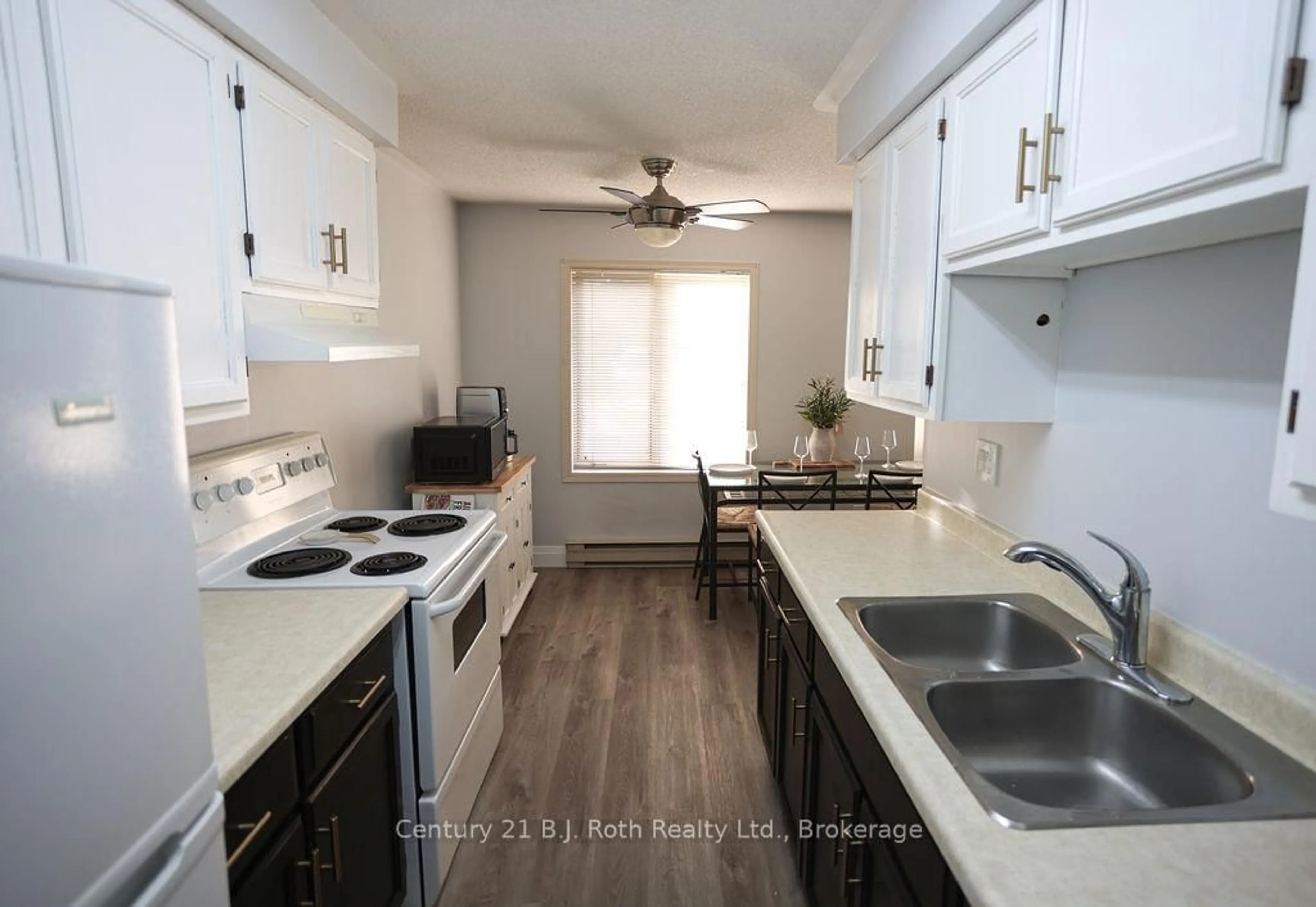 Standard kitchen, wood/laminate floor for 155 Church St #21, Penetanguishene Ontario L9M 1E4
