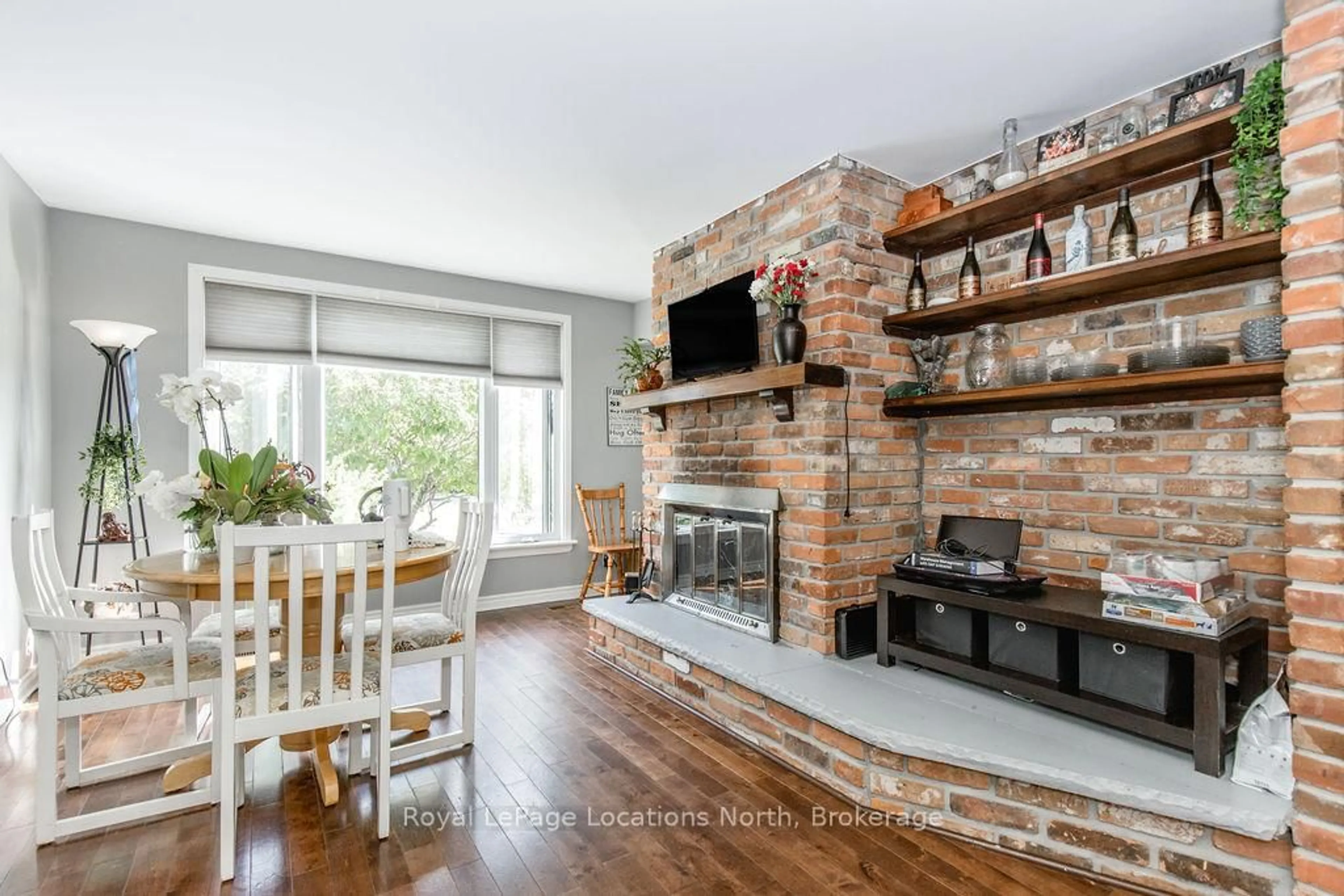 Open concept kitchen, unknown for 76 Courtice Cres, Collingwood Ontario L9Y 4G1
