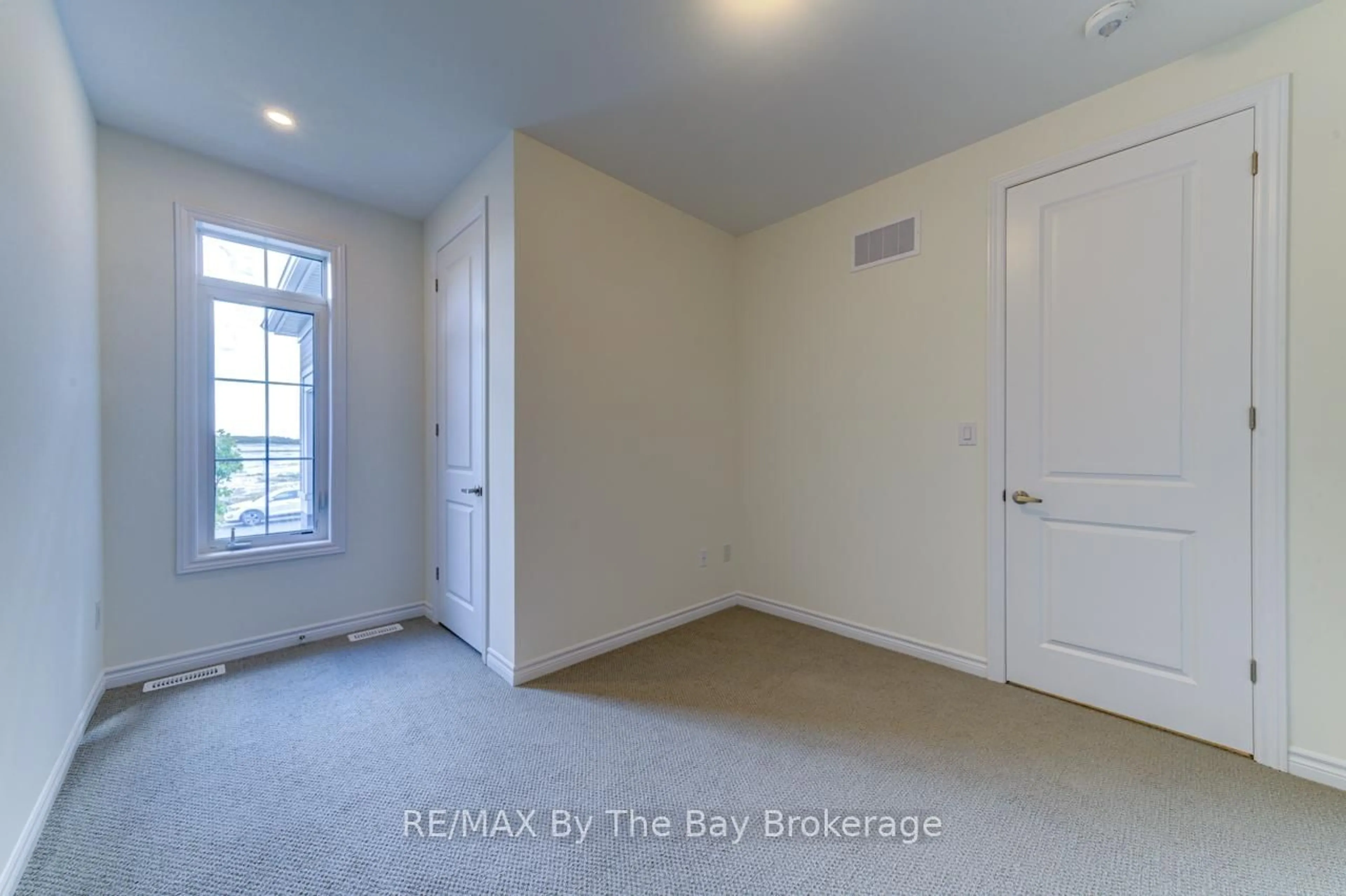 A pic of a room for 15 Sun Valley Ave, Wasaga Beach Ontario L9Z 0N6