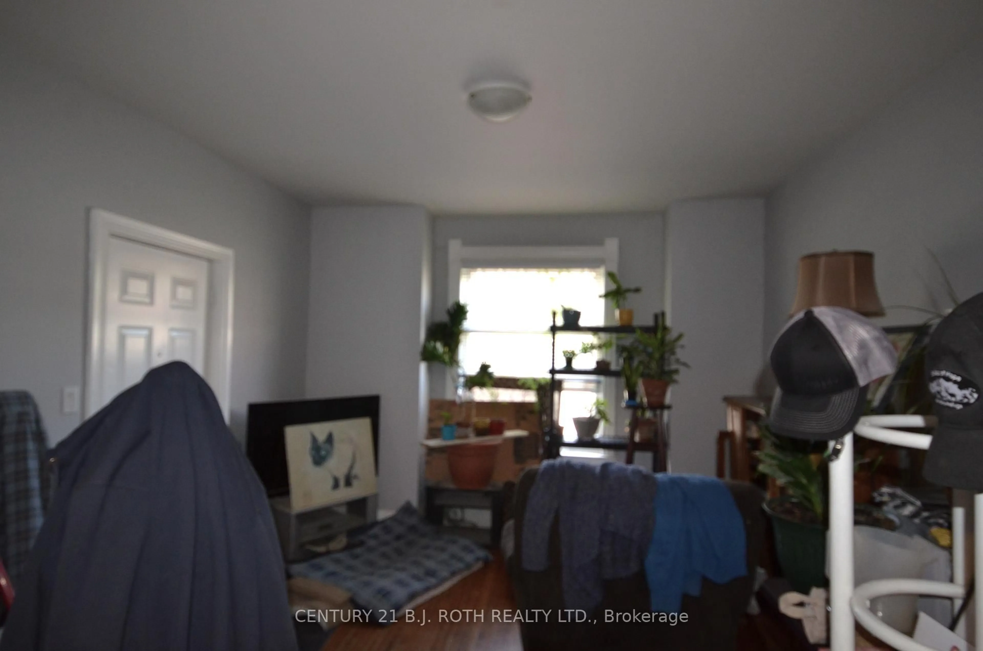 A pic of a room for 75 High St, Barrie Ontario L4N 1W5