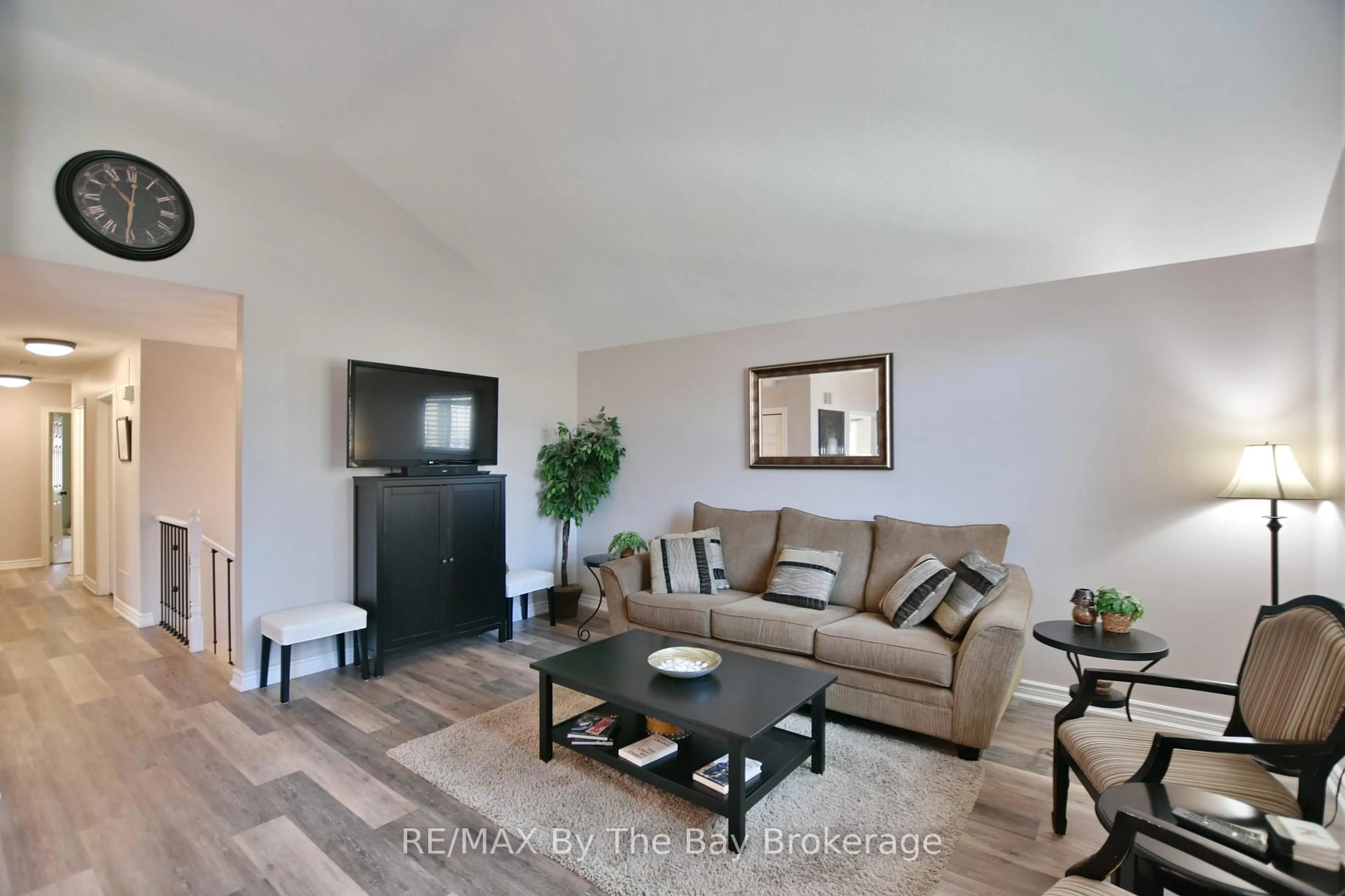 Living room with furniture, unknown for 8 Pridham Crt, Wasaga Beach Ontario L9Z 1M4