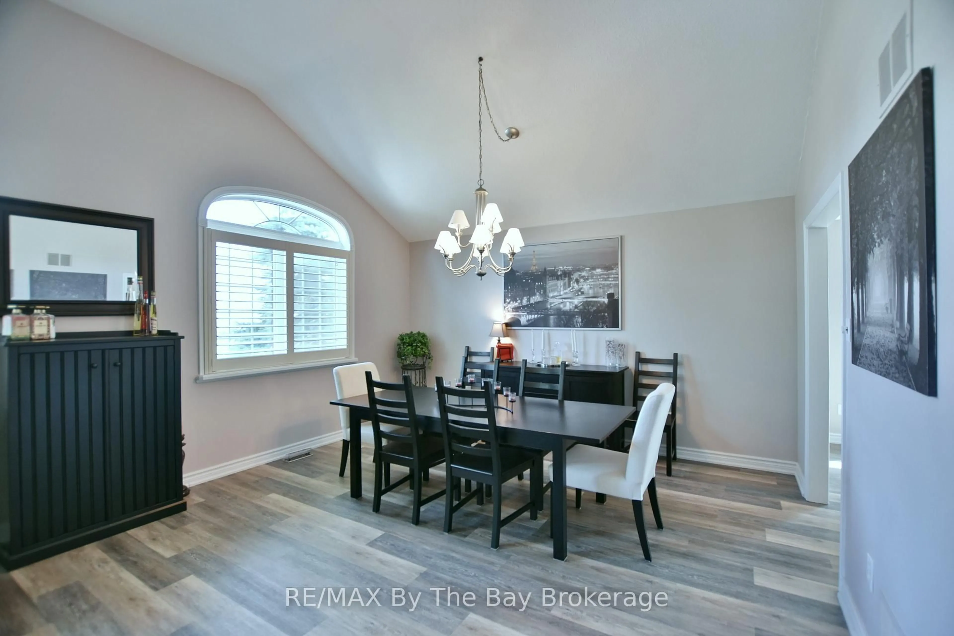 Dining room, unknown for 8 Pridham Crt, Wasaga Beach Ontario L9Z 1M4