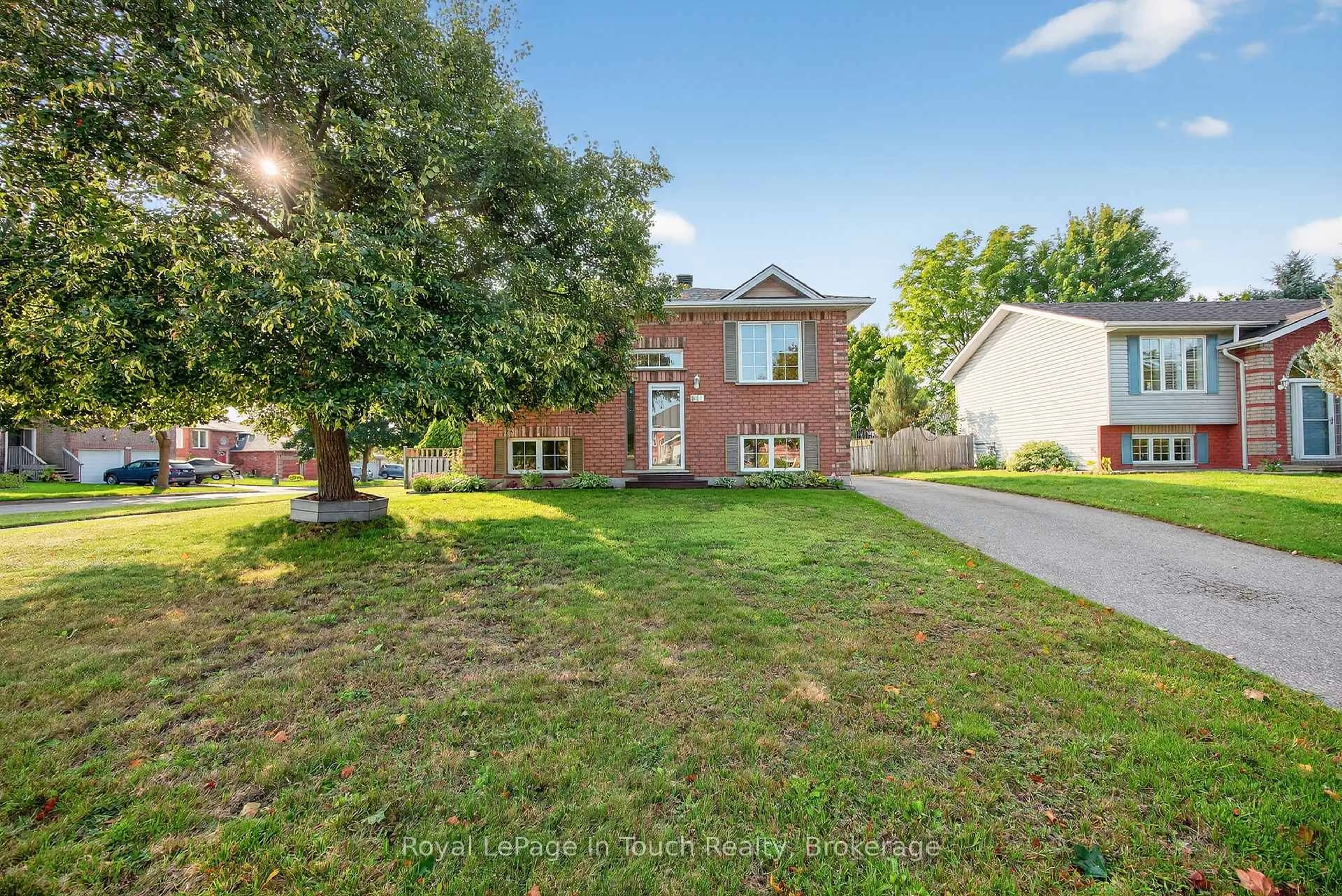 Home with brick exterior material, street for 640 Wayne Cres, Midland Ontario L4R 5E1
