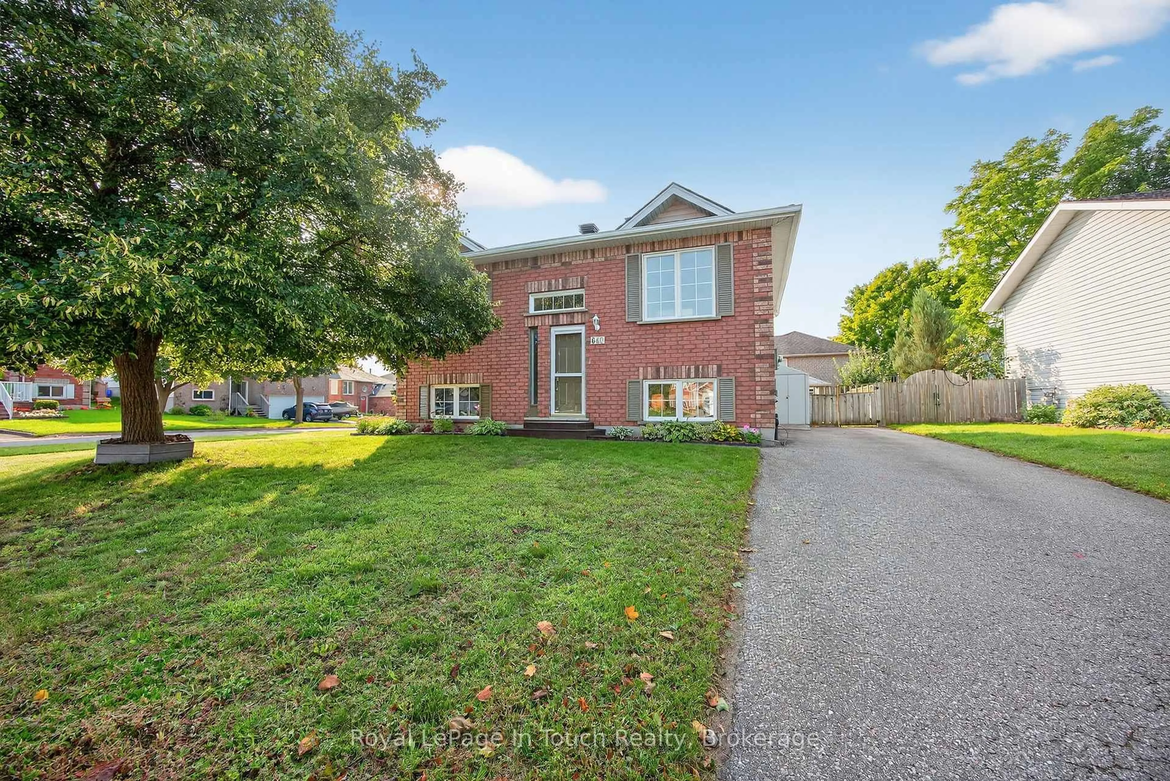 Home with brick exterior material, street for 640 Wayne Cres, Midland Ontario L4R 5E1