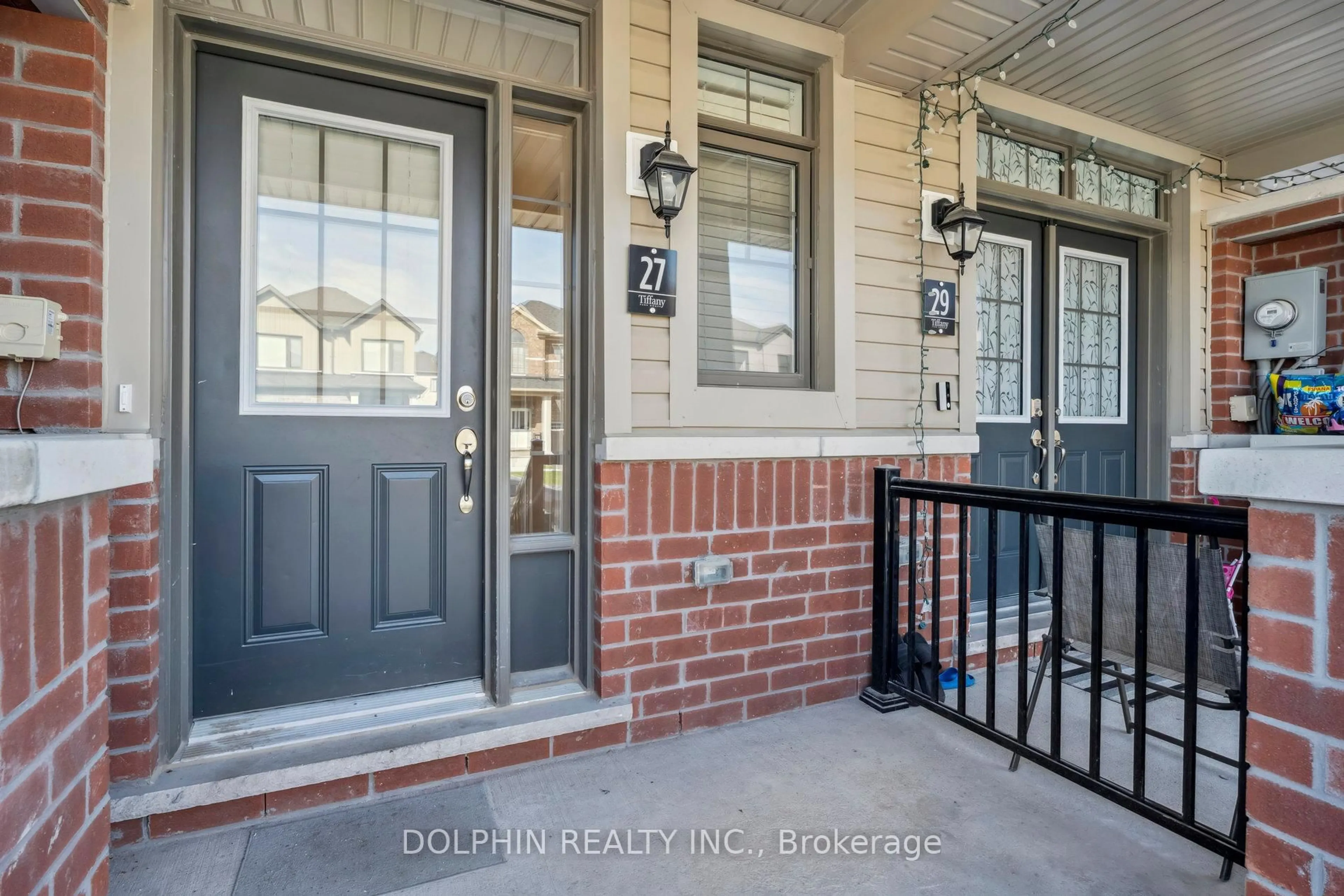 Indoor entryway for 27 Tamworth St, Barrie Ontario L9J 0W5