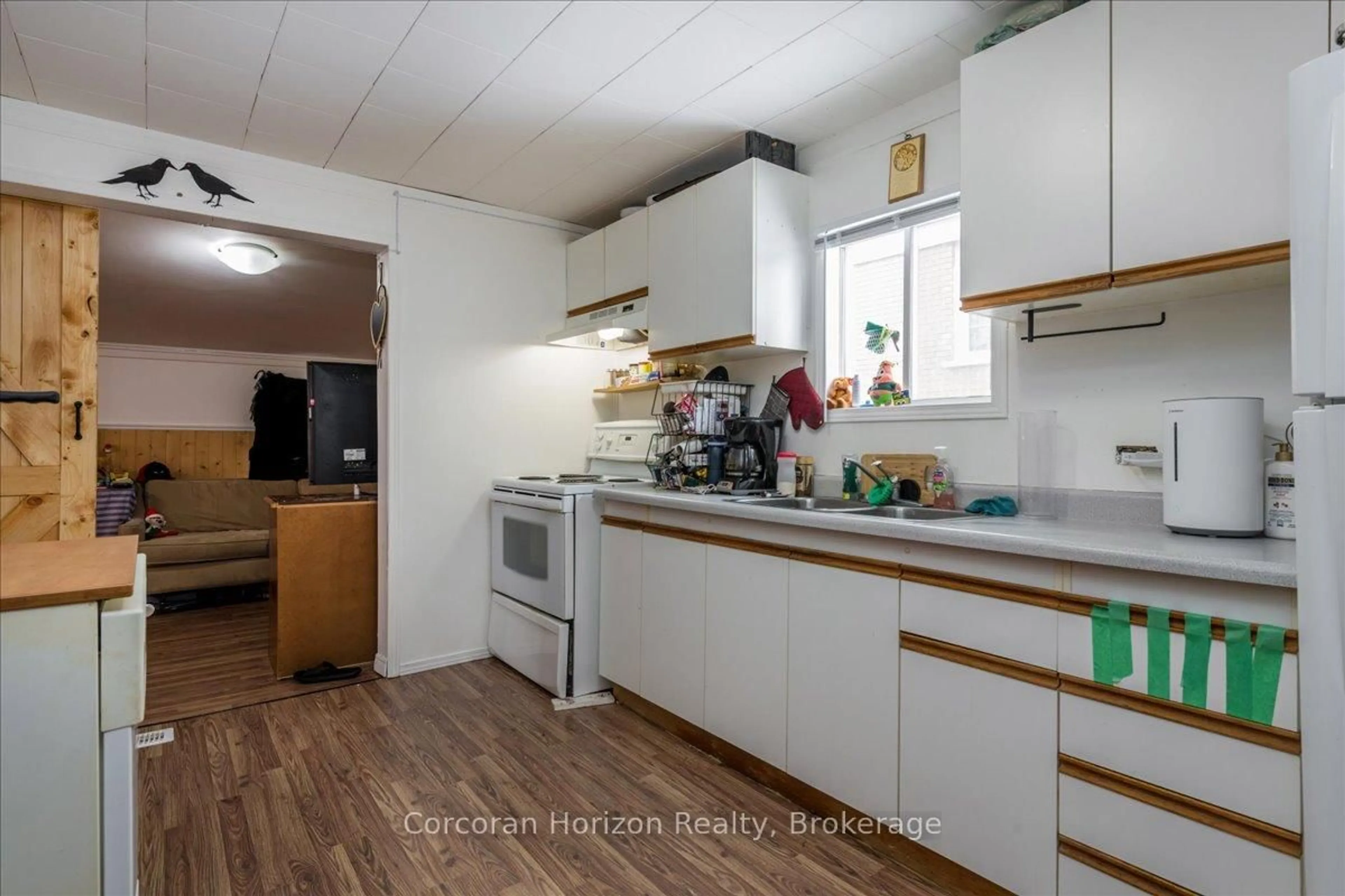 Standard kitchen, unknown for 361 Fitton St, Midland Ontario L4R 2T4