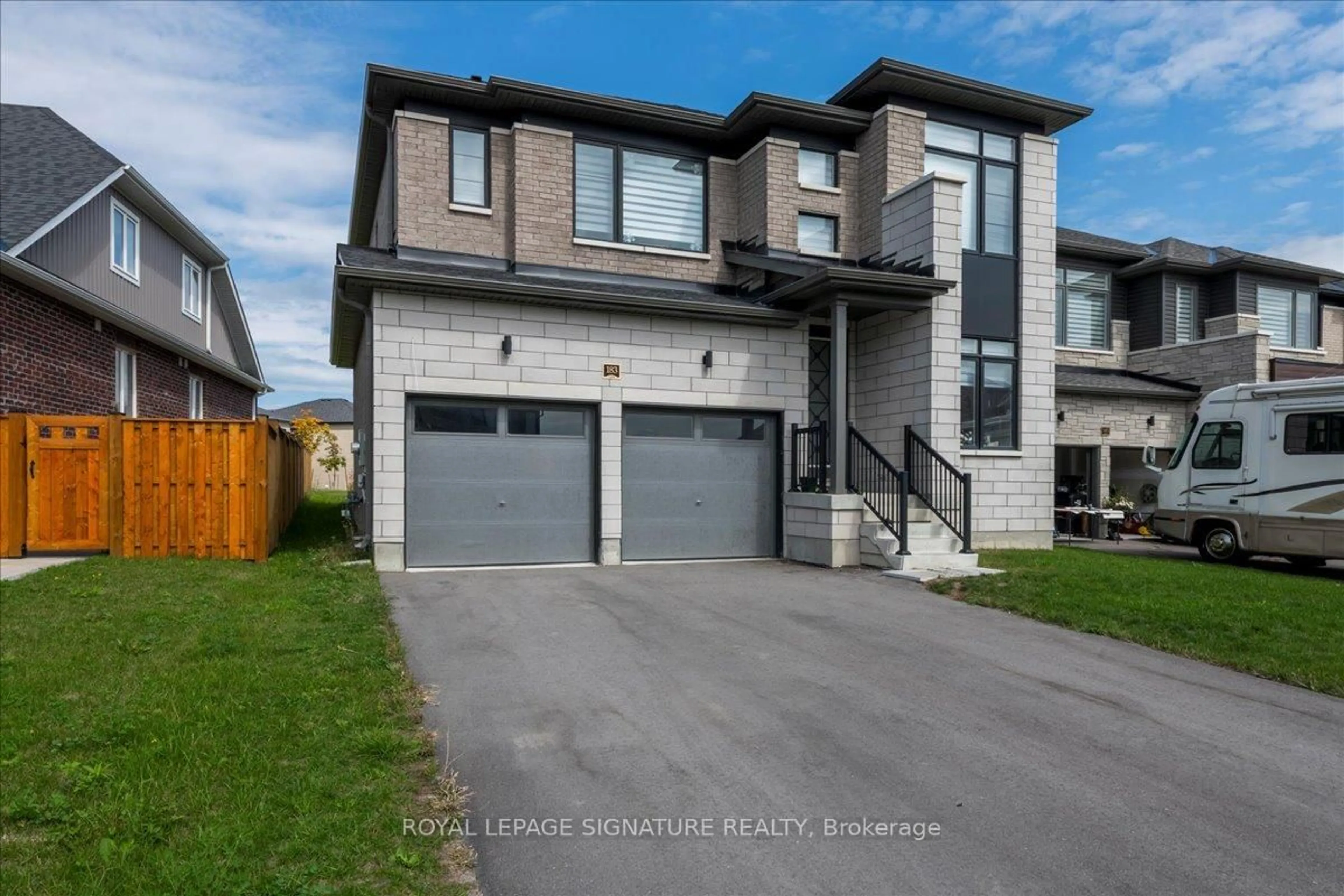 Home with brick exterior material, street for 183 Rosanne Circ, Wasaga Beach Ontario L9Z 1J7