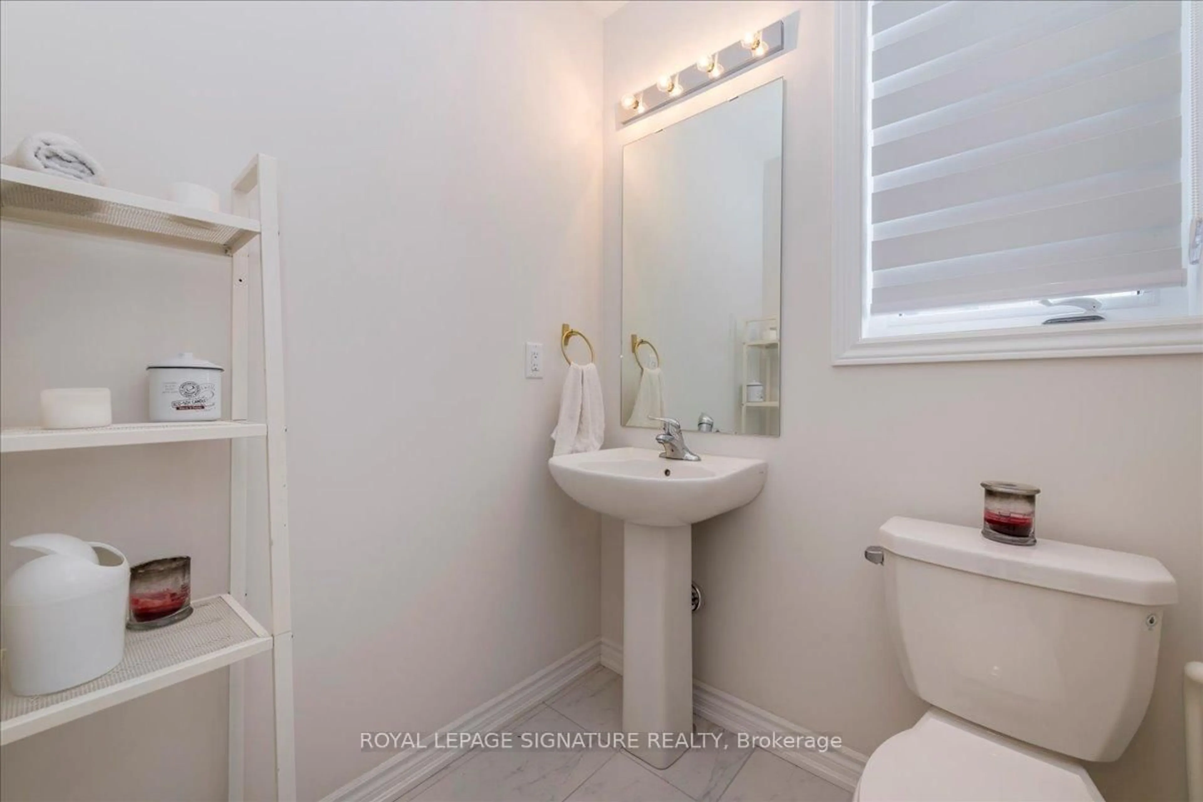 Standard bathroom, ceramic/tile floor for 183 Rosanne Circ, Wasaga Beach Ontario L9Z 1J7