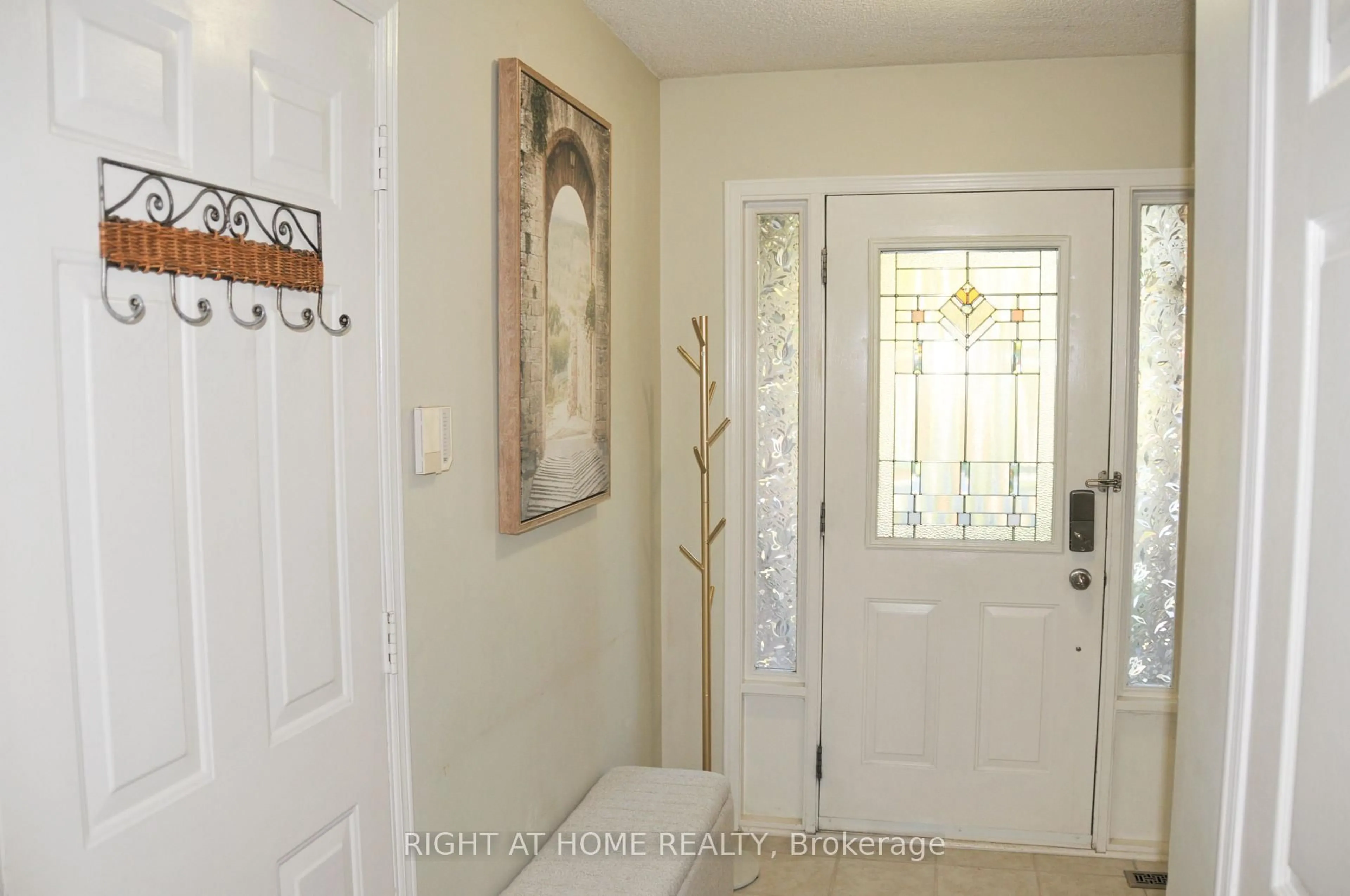 Indoor entryway for 29 Herrell Ave, Barrie Ontario L4N 6T5