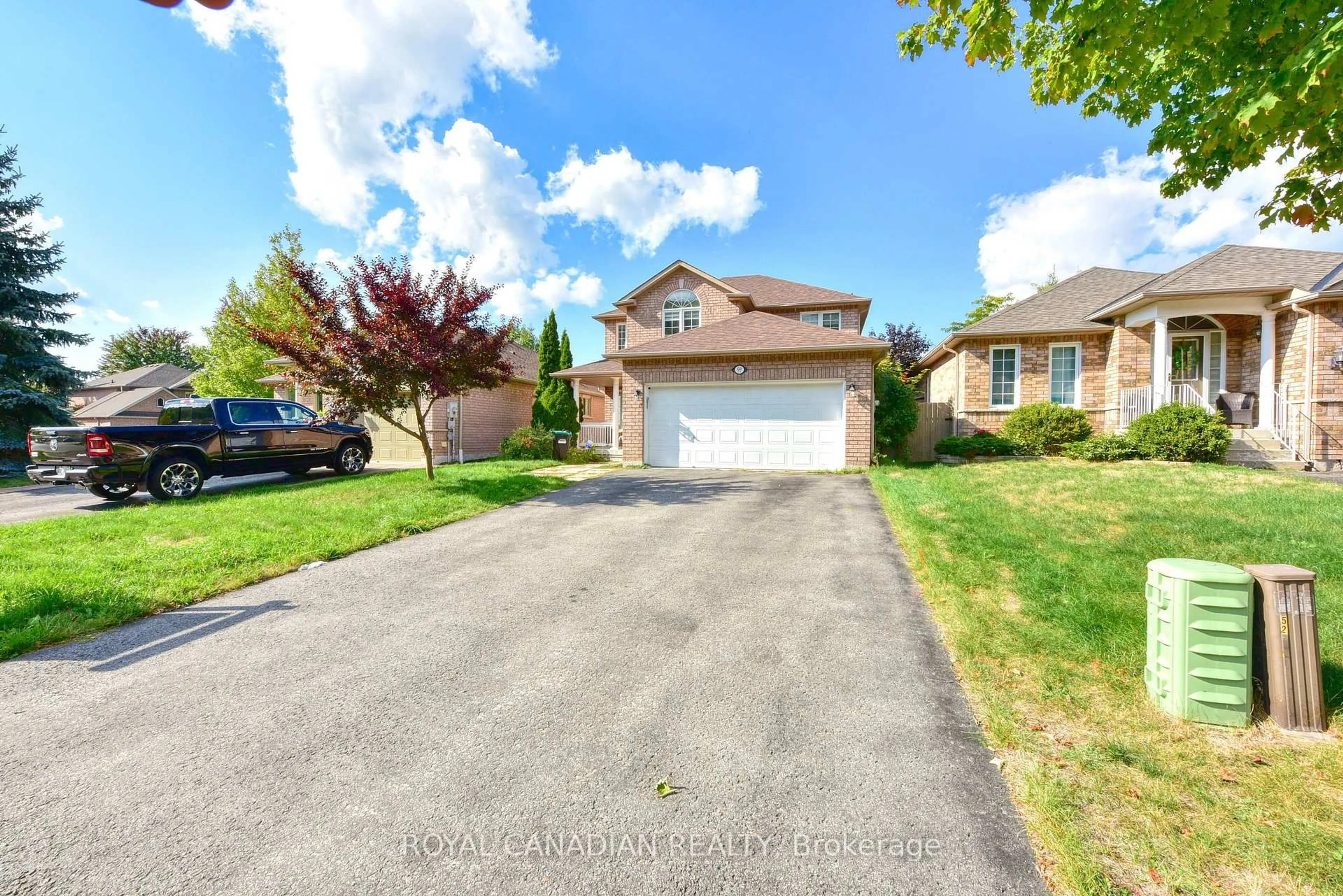 A pic from outside/outdoor area/front of a property/back of a property/a pic from drone, street for 60 Crimson Ridge Rd, Barrie Ontario L4N 0G7