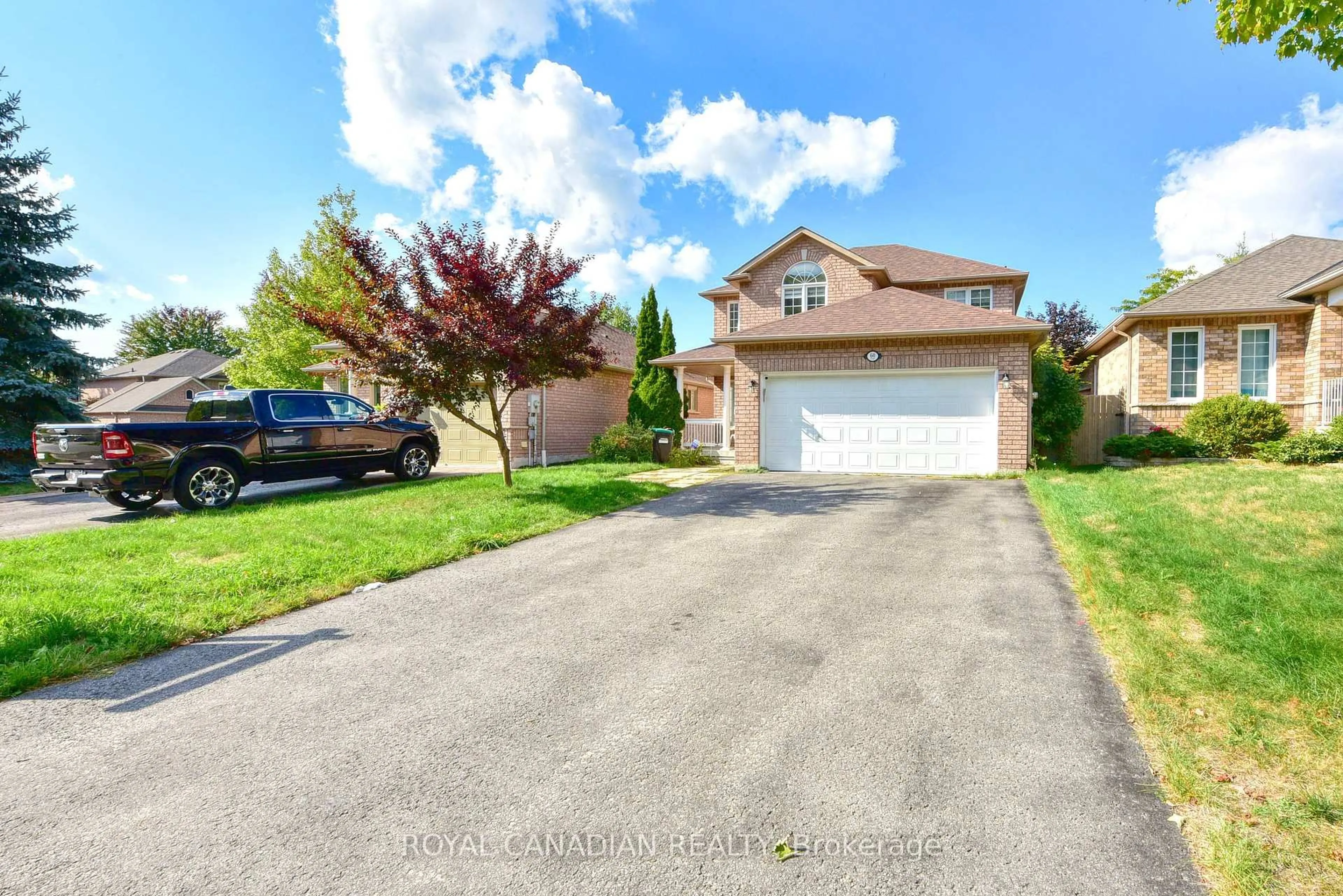A pic from outside/outdoor area/front of a property/back of a property/a pic from drone, street for 60 Crimson Ridge Rd, Barrie Ontario L4N 0G7