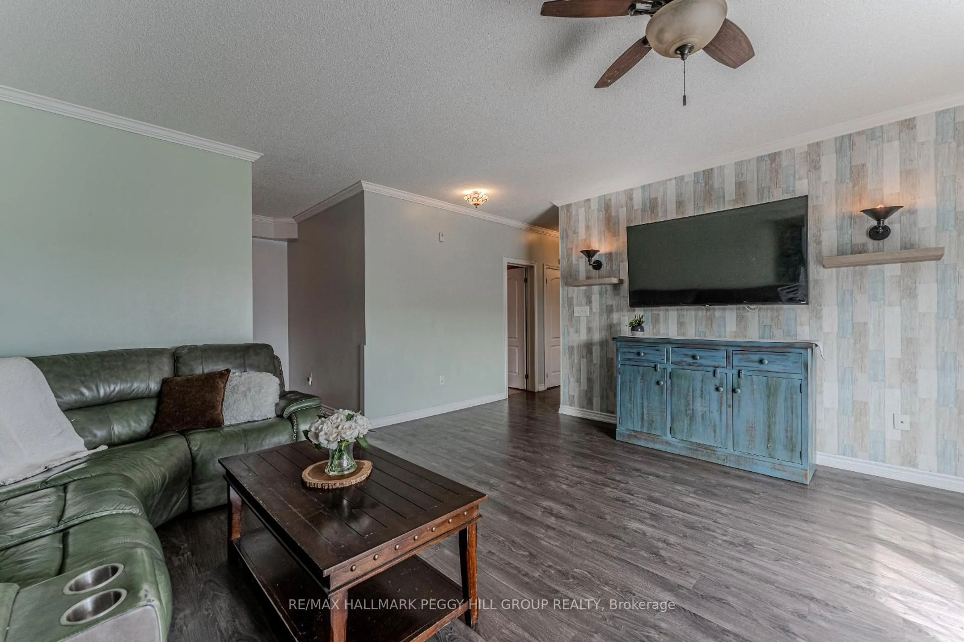 Living room with furniture, wood/laminate floor for 40 Ferndale Dr #402, Barrie Ontario L4N 2L3